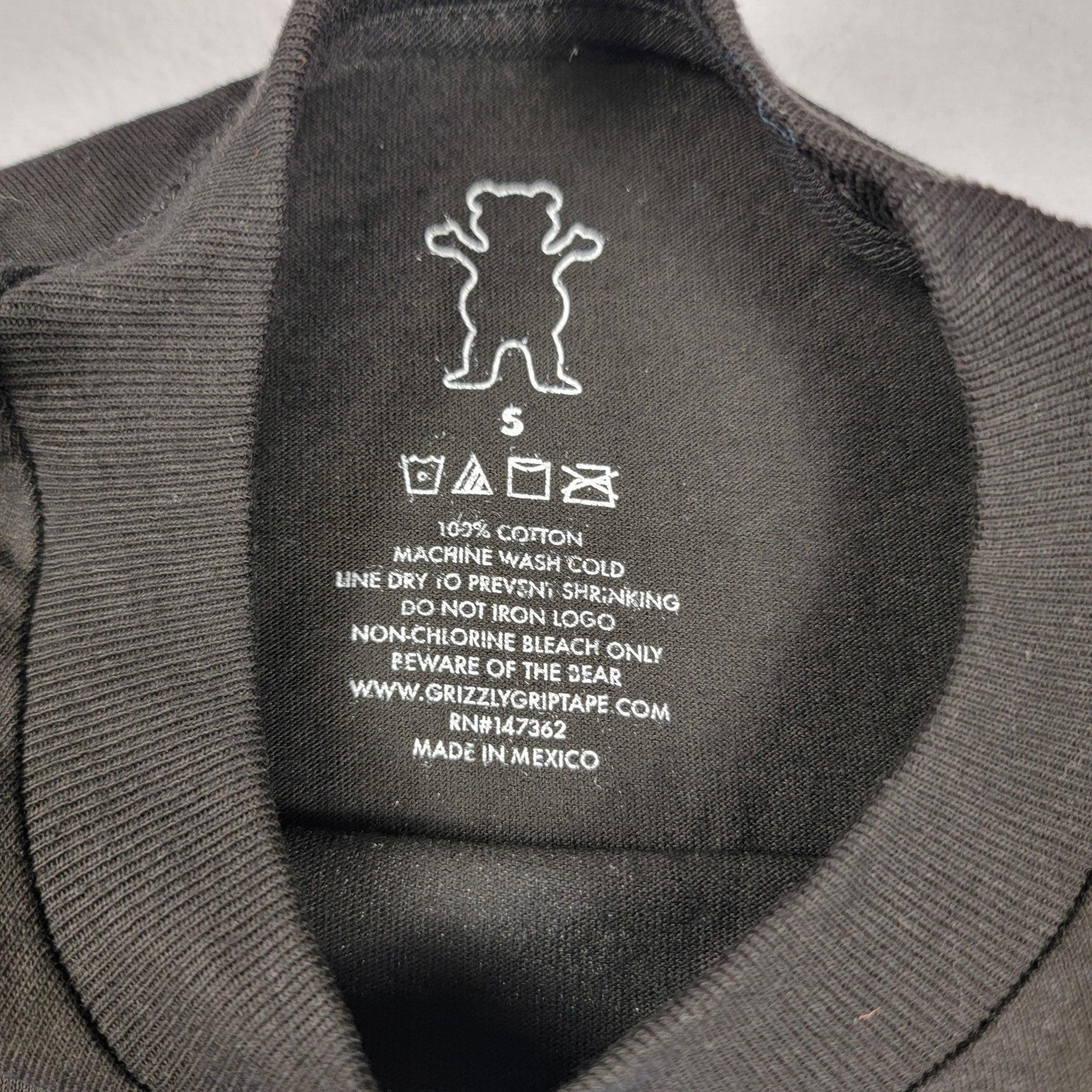 2 Piece Shirt Bundle Grizzly Grip Tape & Volcom Sz S
