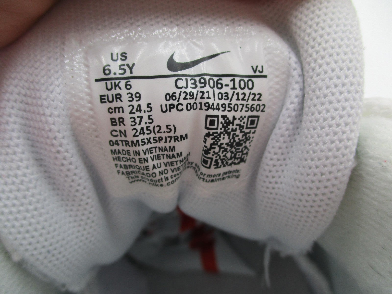 Nike Air Max 95 Shoes Youth Size 6.5Y Triple White Leather Sneakers CJ3906-10021