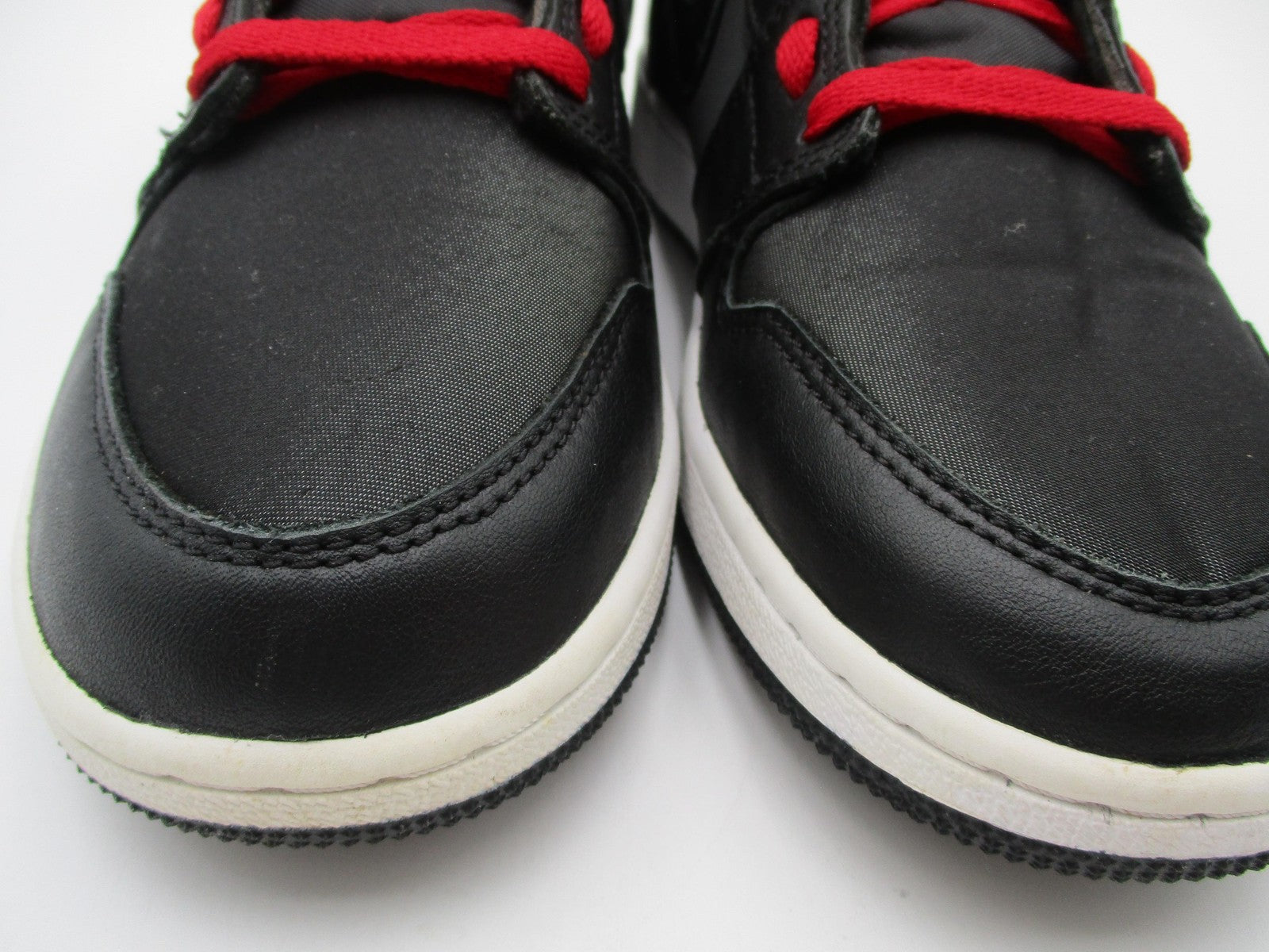 Nike Air Jordan 1 Mid Shoes Youth Size 6.5Y Black Red Basketball 575441060 1K89
