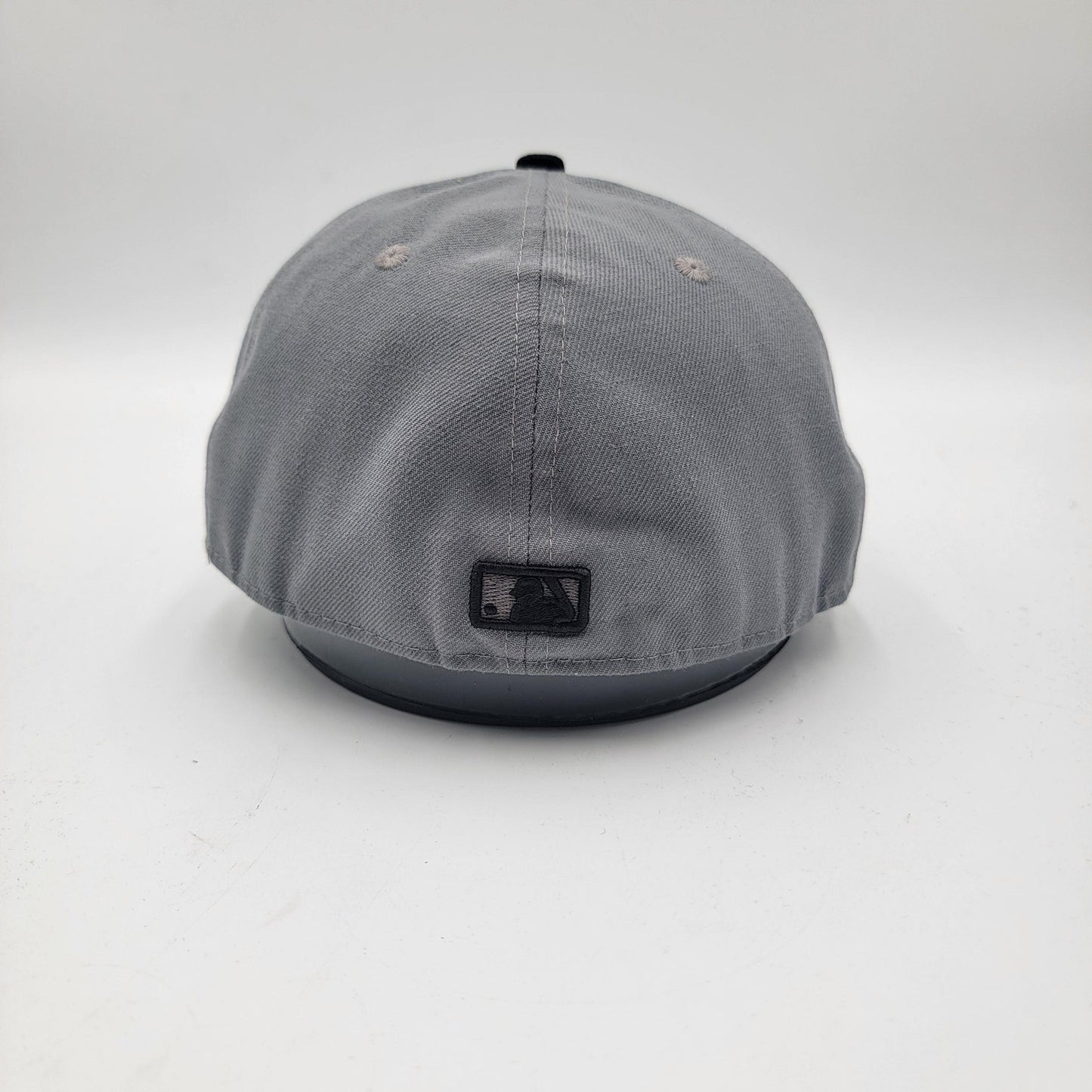 Atlanta Braves Hat Cap Fitted Mens 7 5/8 Gray Black MLB Baseball New Era2