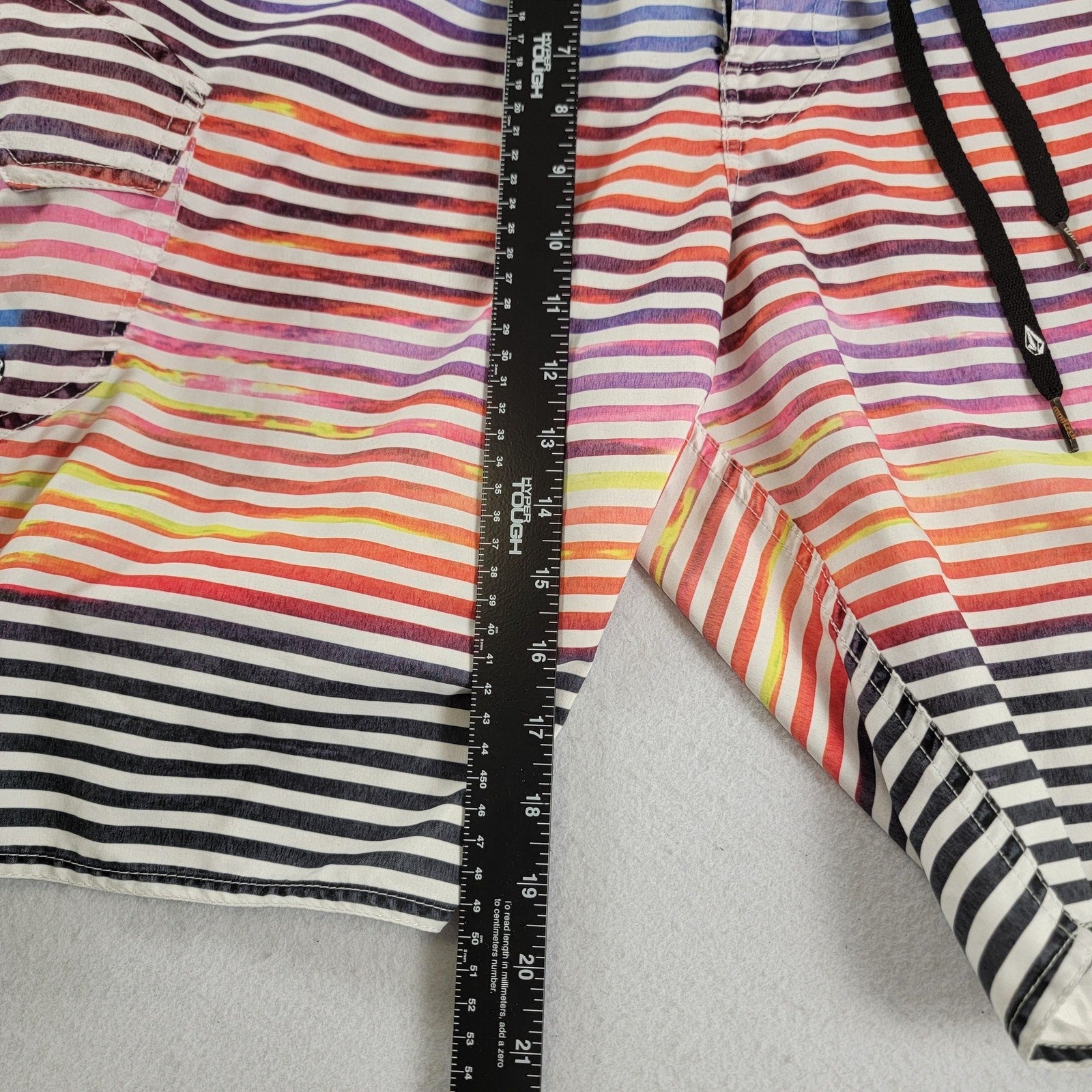 Volcom Multicolor Board Shorts  Men's Size 34  NWOT6