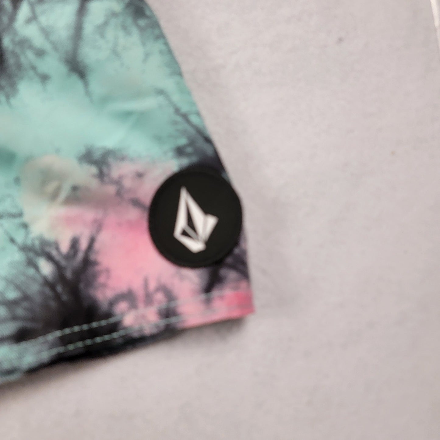 Volcom Tie Dye Elastic Waist Board Shorts Men’s Large Multicolor Swim Trunks NWT2
