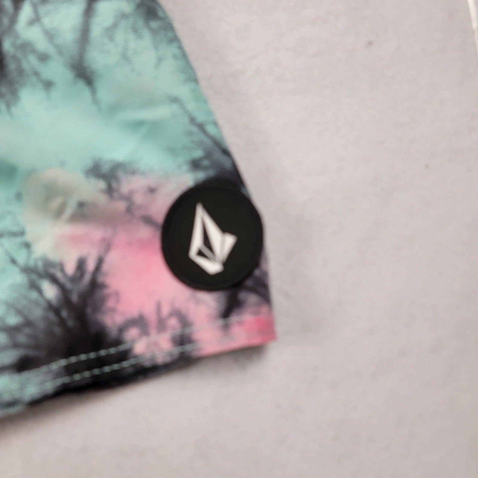 Volcom Tie Dye Elastic Waist Board Shorts Men’s Large Multicolor Swim Trunks NWT2