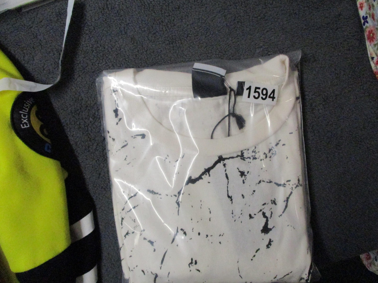 WXYZ Shirt Mens Medium White Skull Graphic Marble Splatter Allover Print Tee9