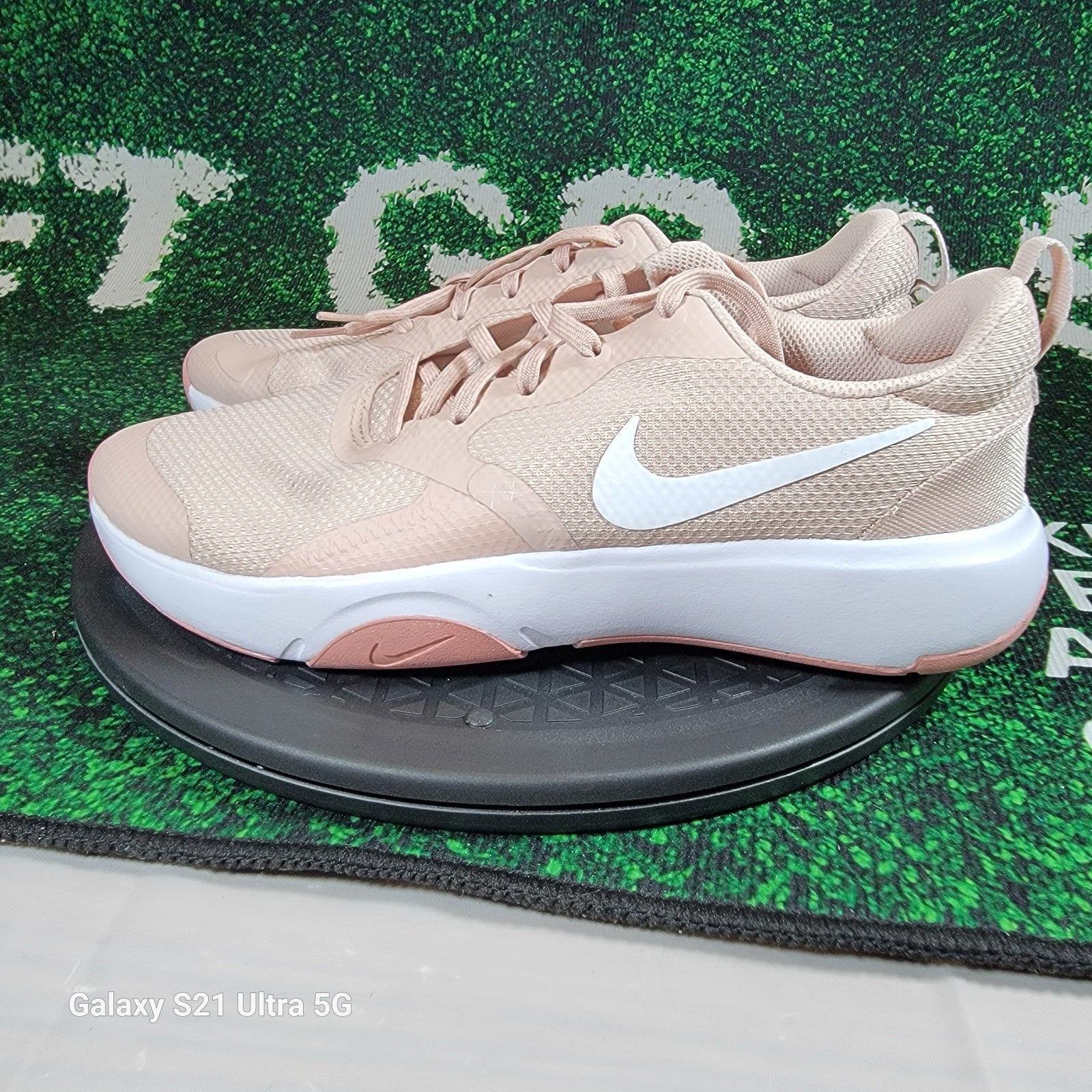 Nike Comfort Footbed DA1351604 Pink Running Shoes Women’s 9 Preowned