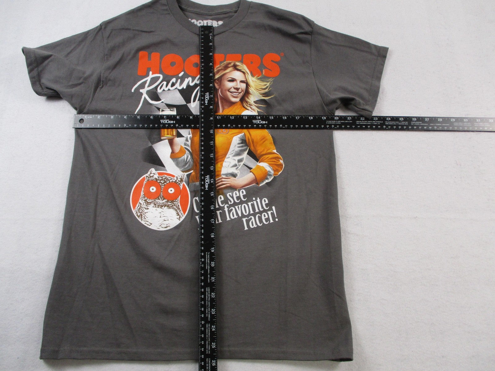 Hooters Racing Shirt Mens Medium Gray Come See Your Favorite Racer Tee 1356574
