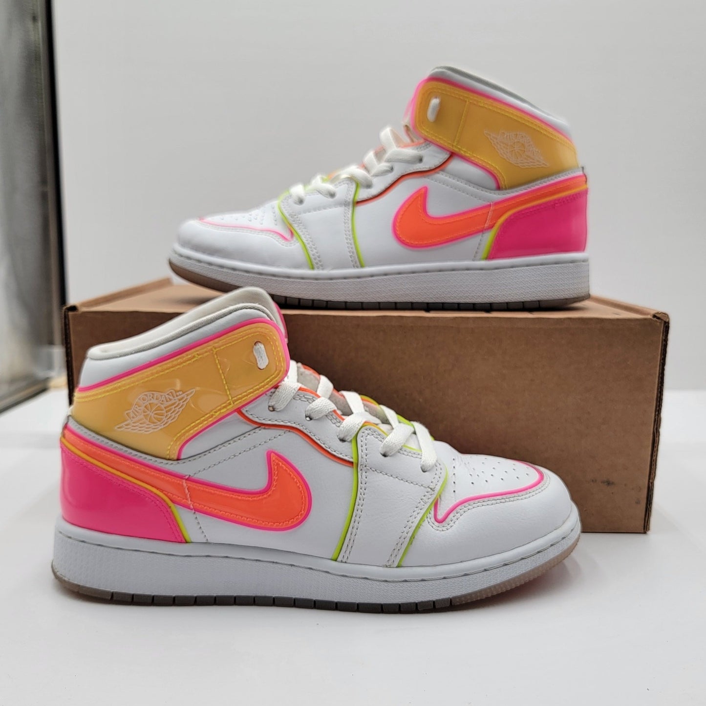 Nike Air Jordan 1 Mid SE GS 'Edge Glow' Sz 6.5Y/8W CV4611-100