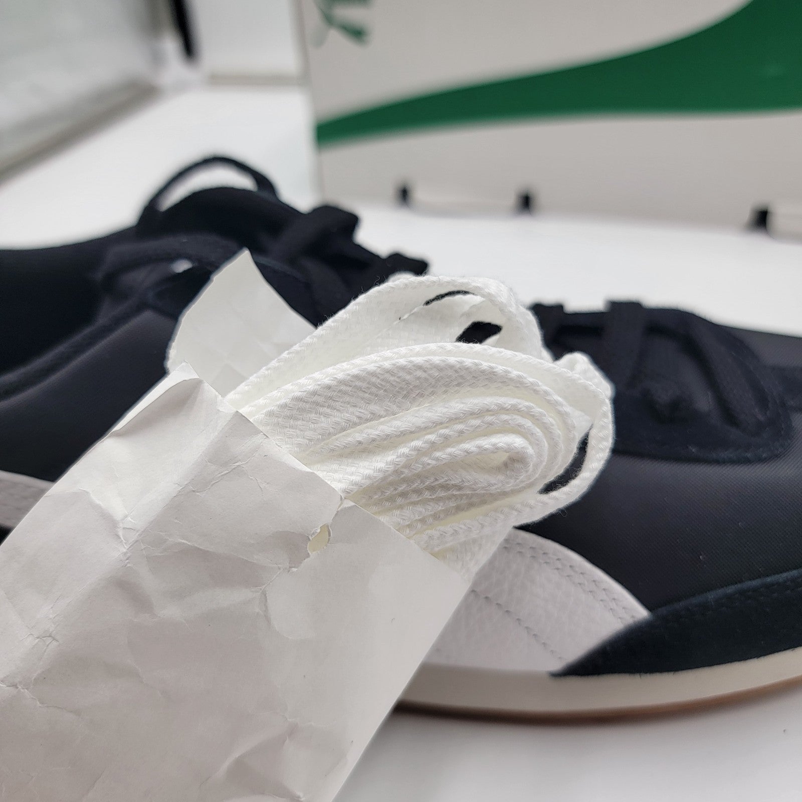 Men's PUMA Easy Rider Vintage Athletic Shoes Black/White Sz 126