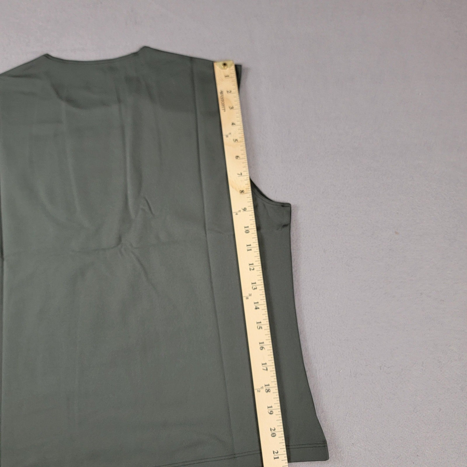 Yzy xGAP Sleeveless Tank Dk Green Sz XL New7