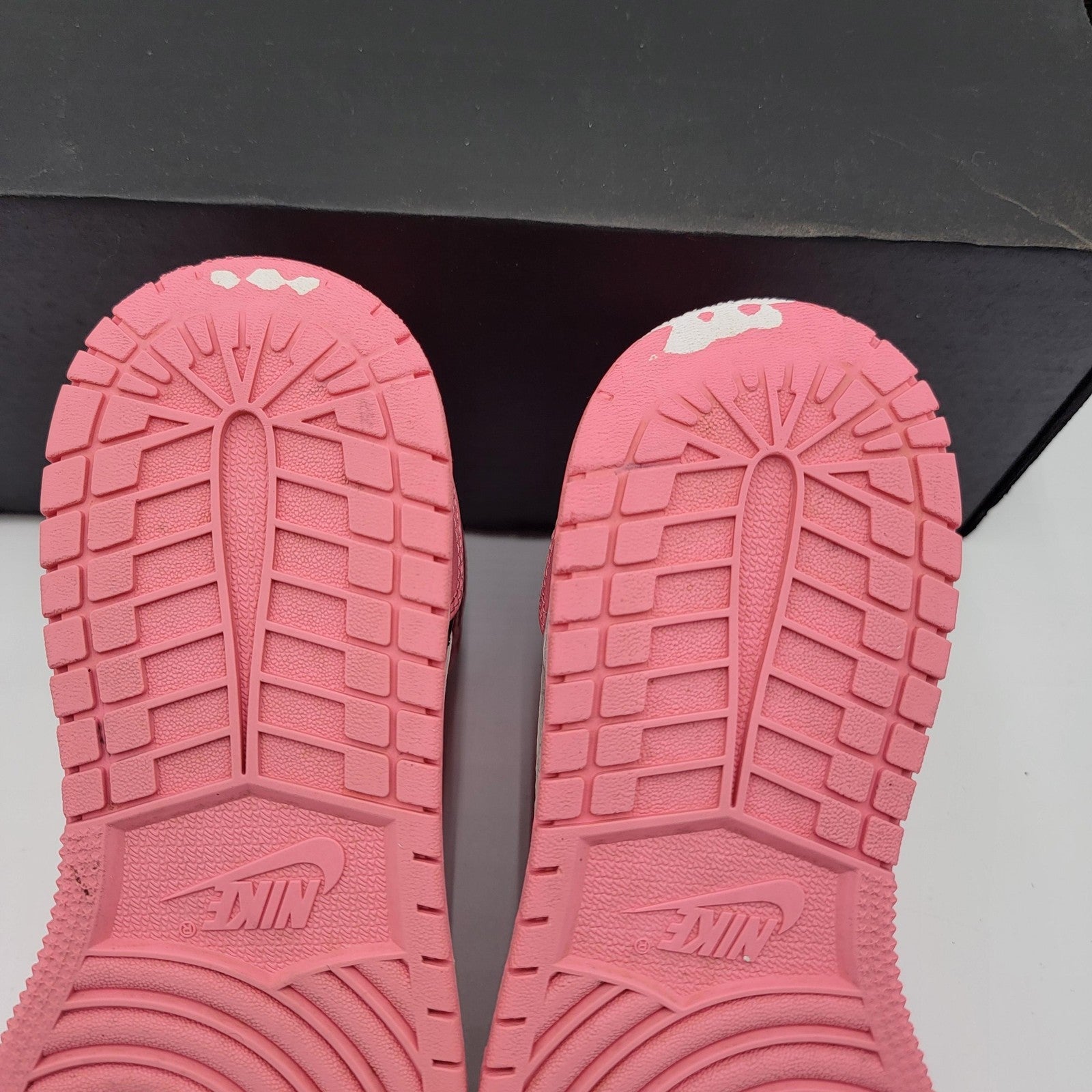 Air Jordan 1 Mid GS 'Coral Chalk' Youth Size 4.5Y Basketball 554725-662