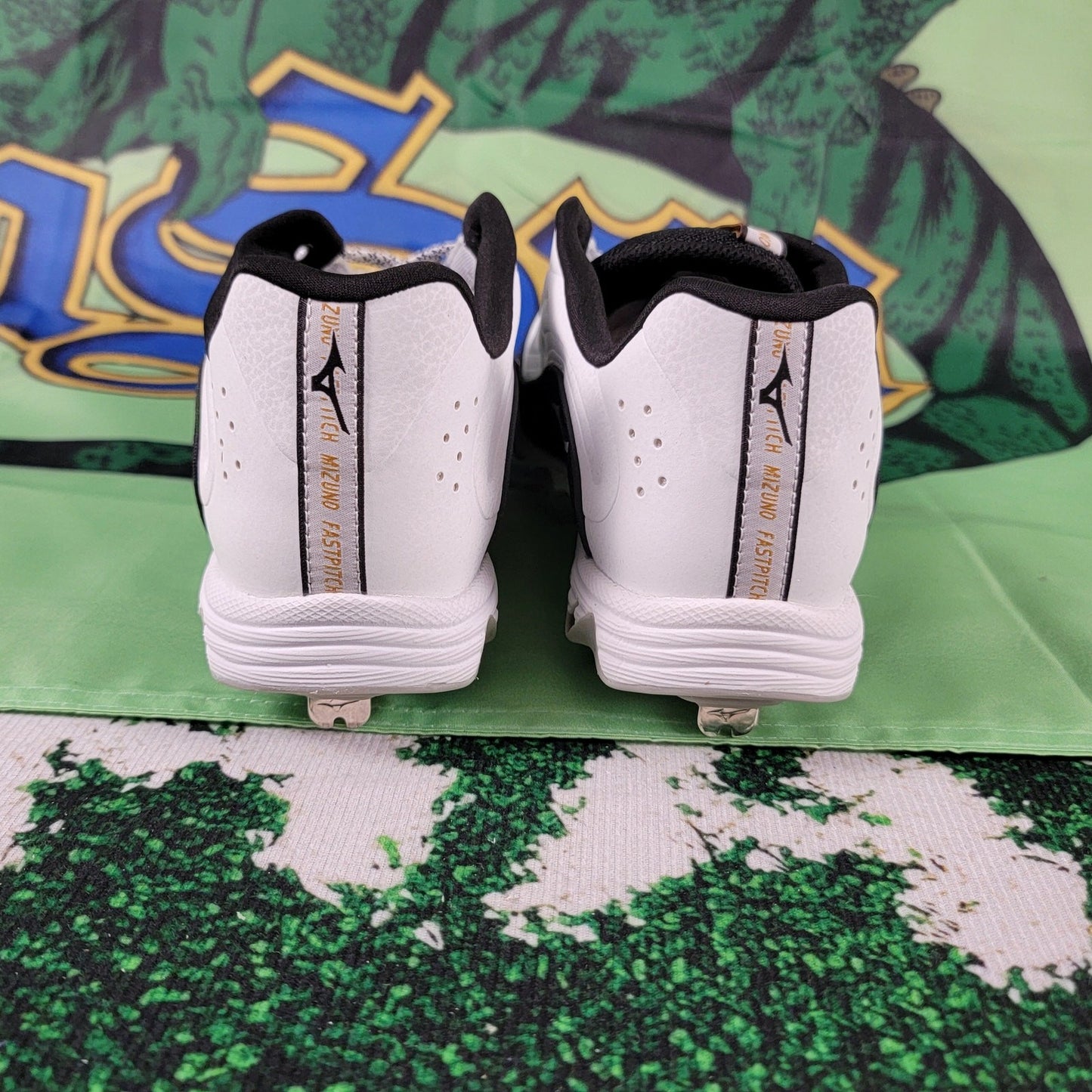 Mizuno Softball Cleats 9Spike Swift 8 White Womens Sz 8.52