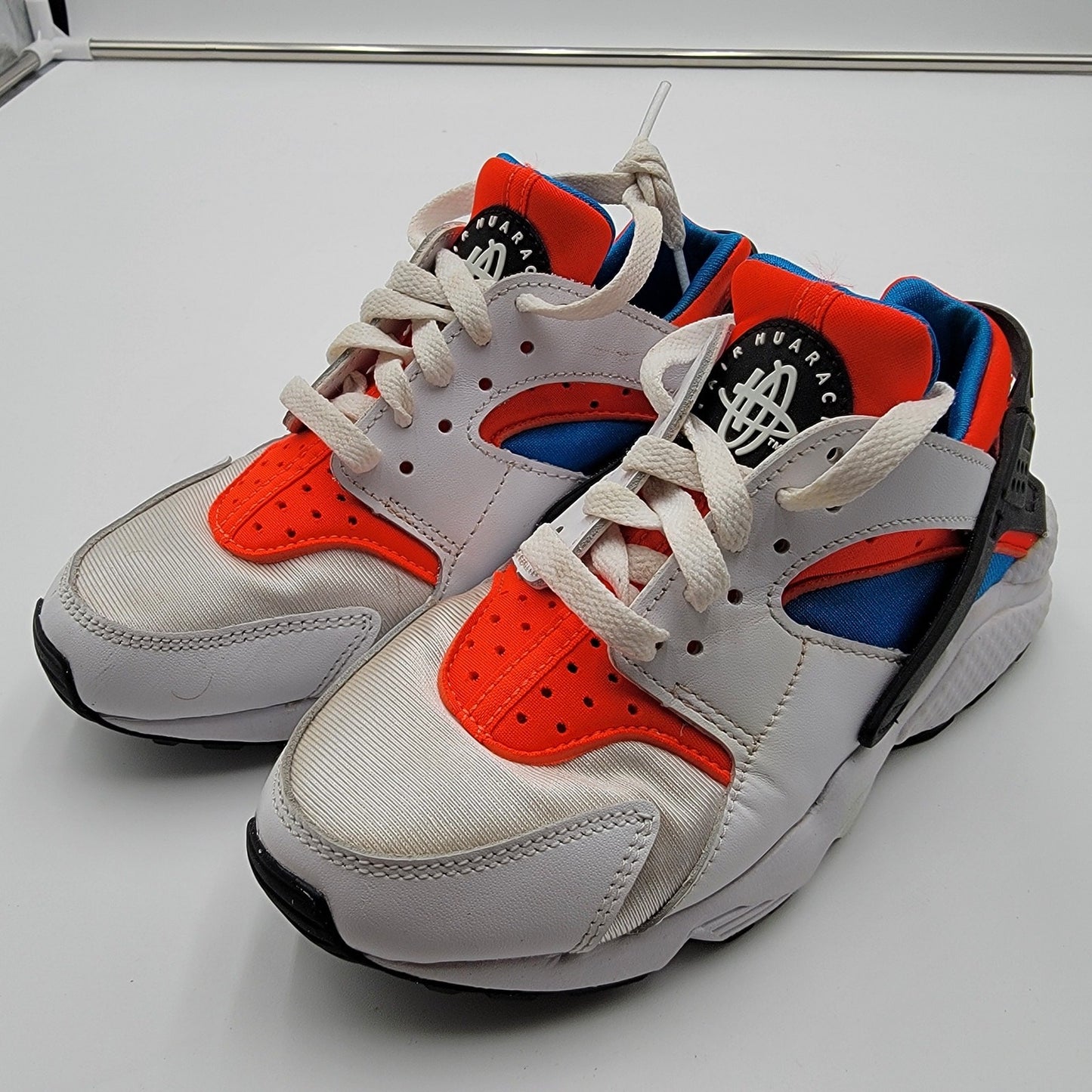 Nike Wmns Air Huarache 'White Bright Crimson' Sz 6 DV2220100