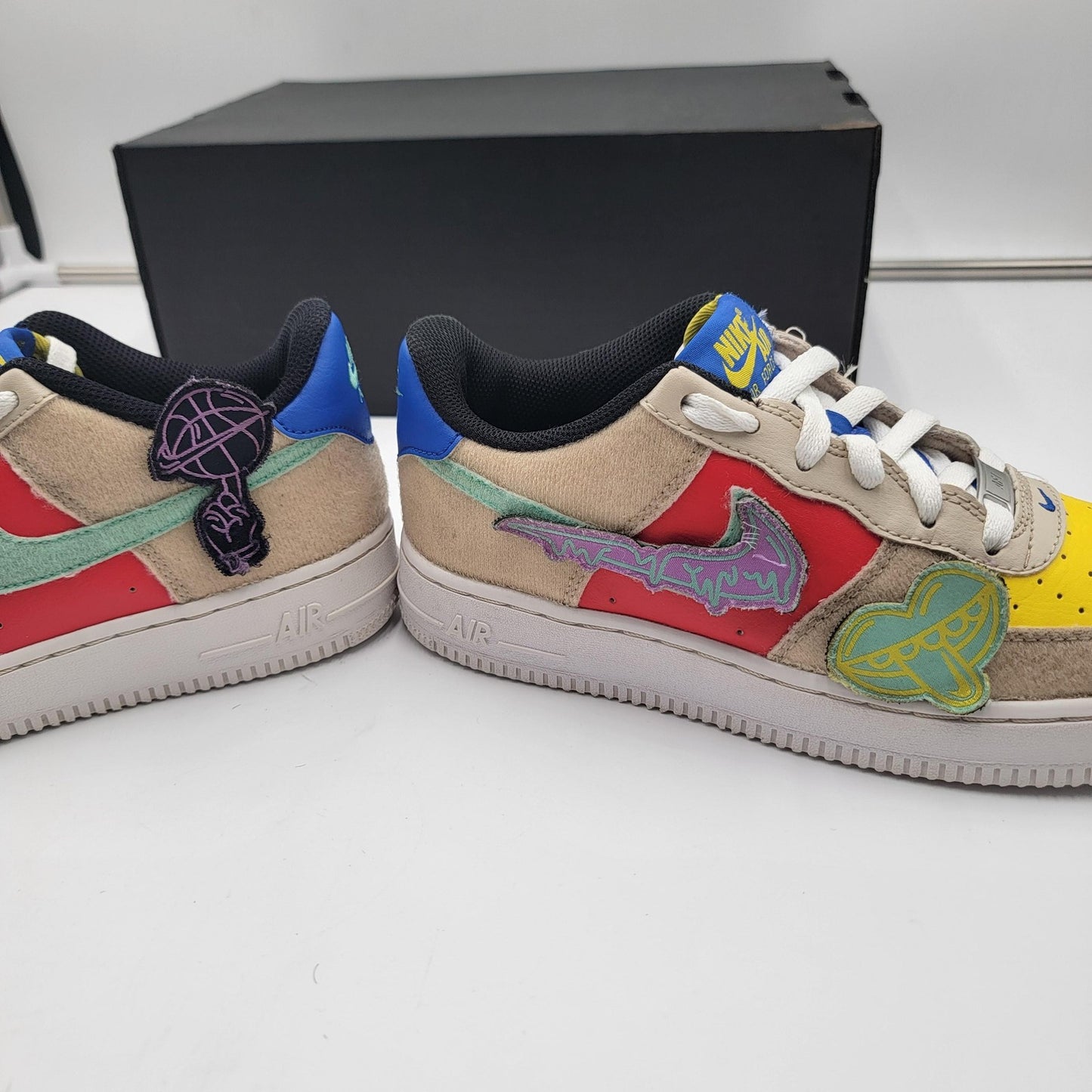 Nike Air Force 1 Youth Size 5.5Y Detachable Patches FN7818-100 Sneakers