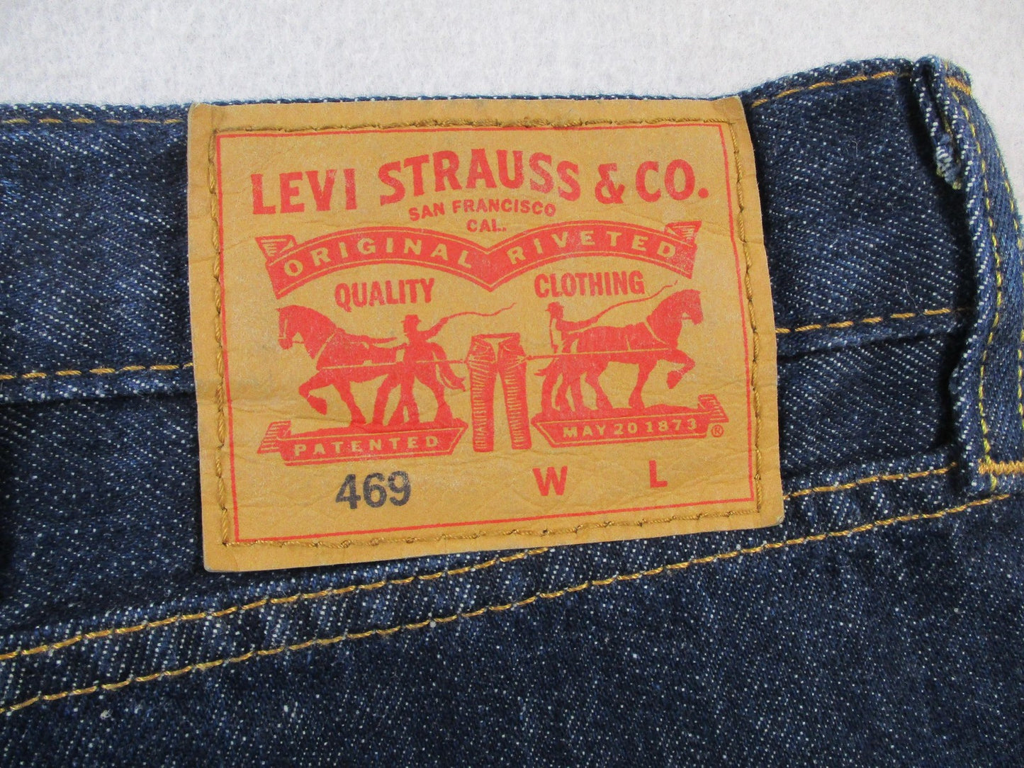 Levi's 469 Loose Shorts Mens 48 Blue Dark Wash Denim 9 Inseam Relaxed Fit 14194