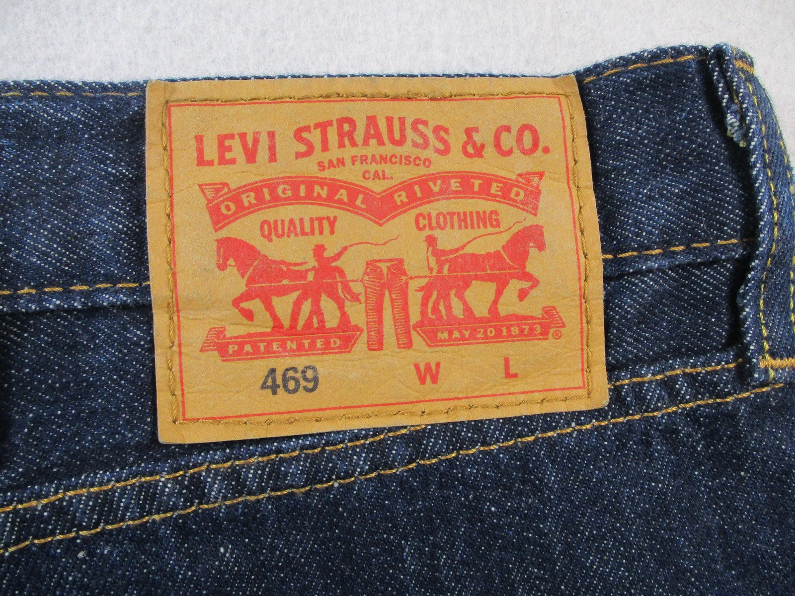 Levi's 469 Loose Shorts Mens 48 Blue Dark Wash Denim 9 Inseam Relaxed Fit 14194
