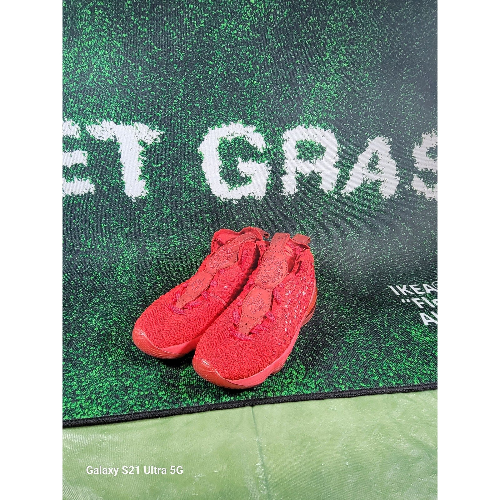 Nike LeBron 17 BG 'Red Carpet' Sz 5.5Y BQ55946000