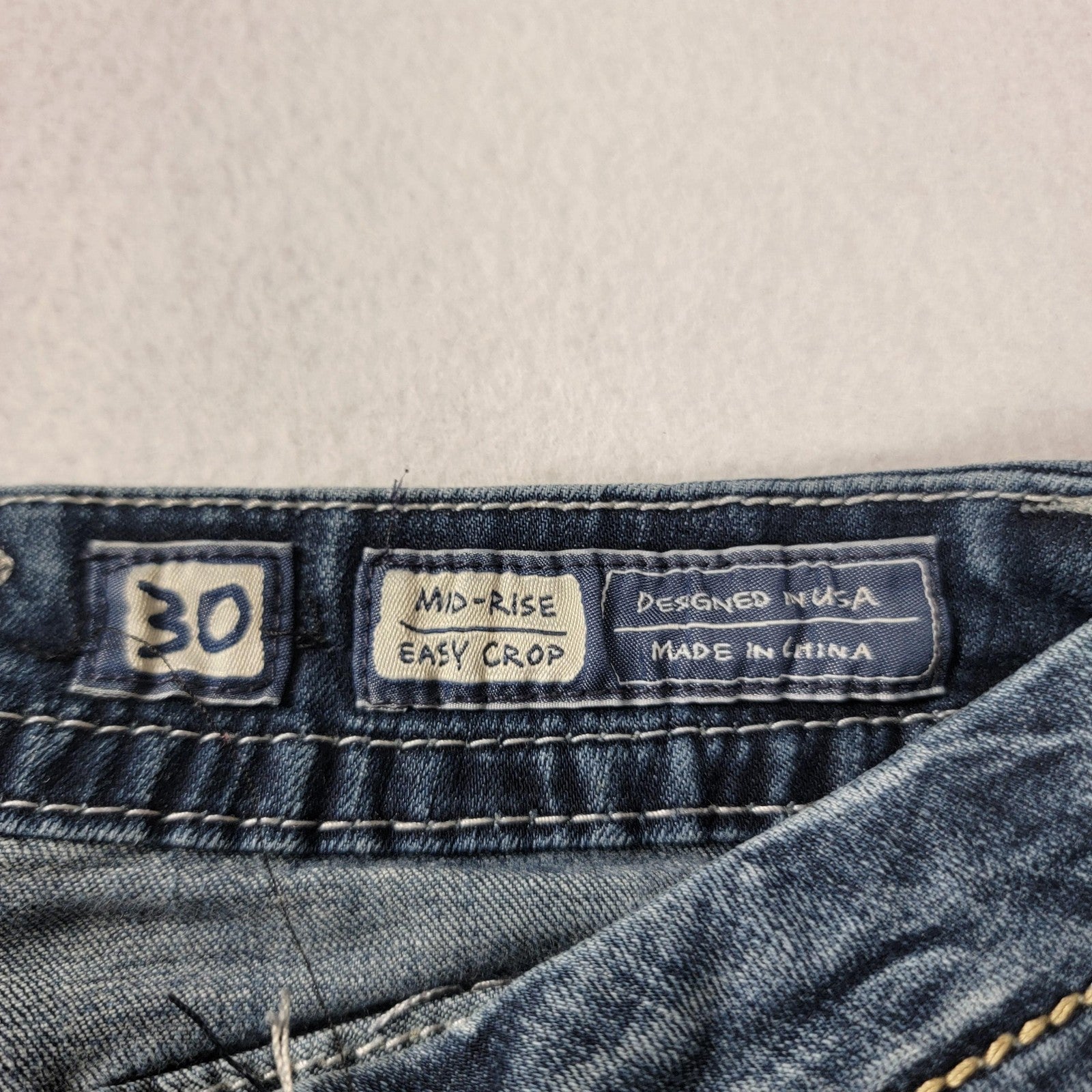 Miss Me Jeans Wmns 30 Blue Mid Rise Easy Crop Distressed Embroidered Pockets 9622