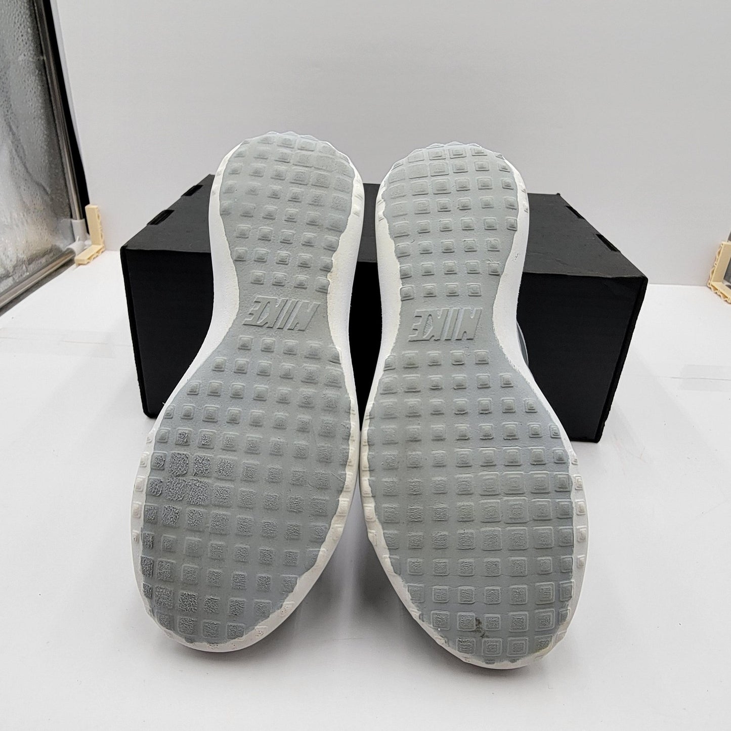 Nike Roshe One Shoes Mens Size 8 Lightweight Running Sneakers 724970005
