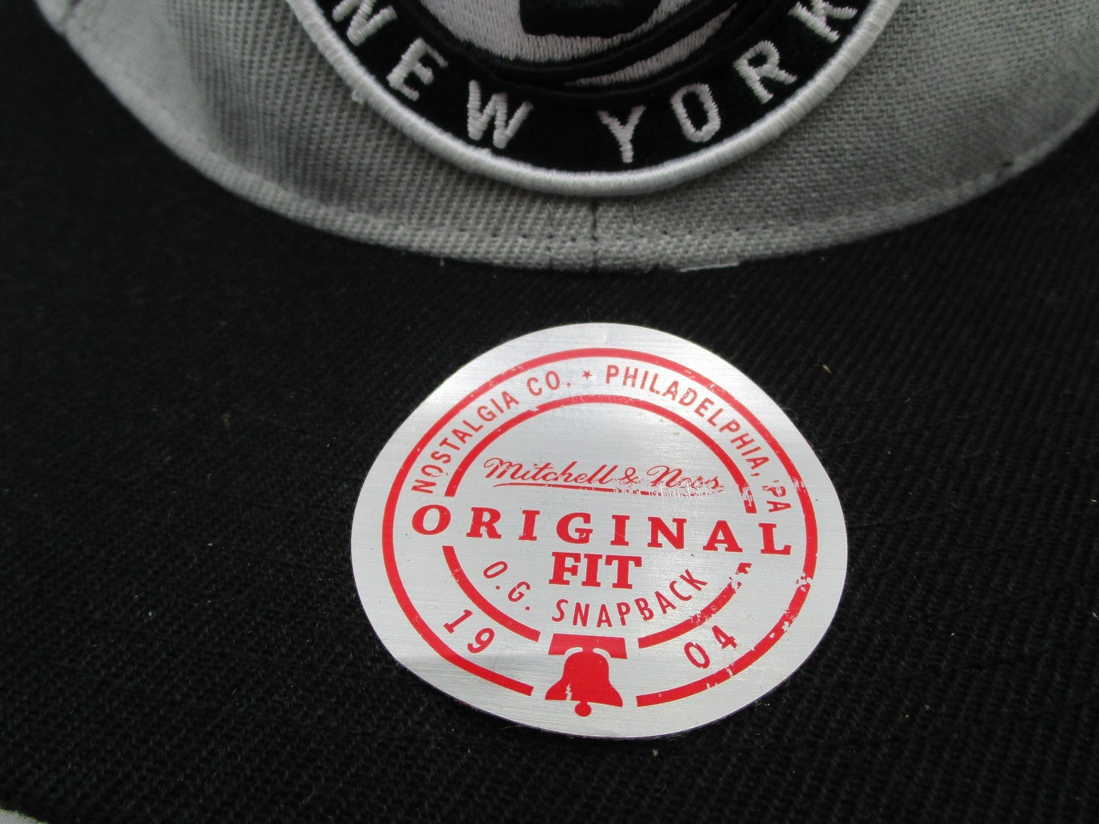 Brooklyn Nets Hat Cap Snap Back Mens One Size Grey Black NBA Basketball OSFA4