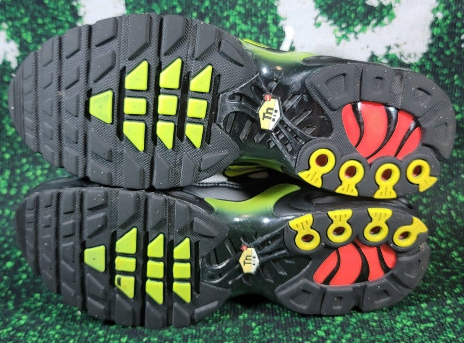 Nike Air Max Plus 'Black Volt' Size 7 AJ2013 1003