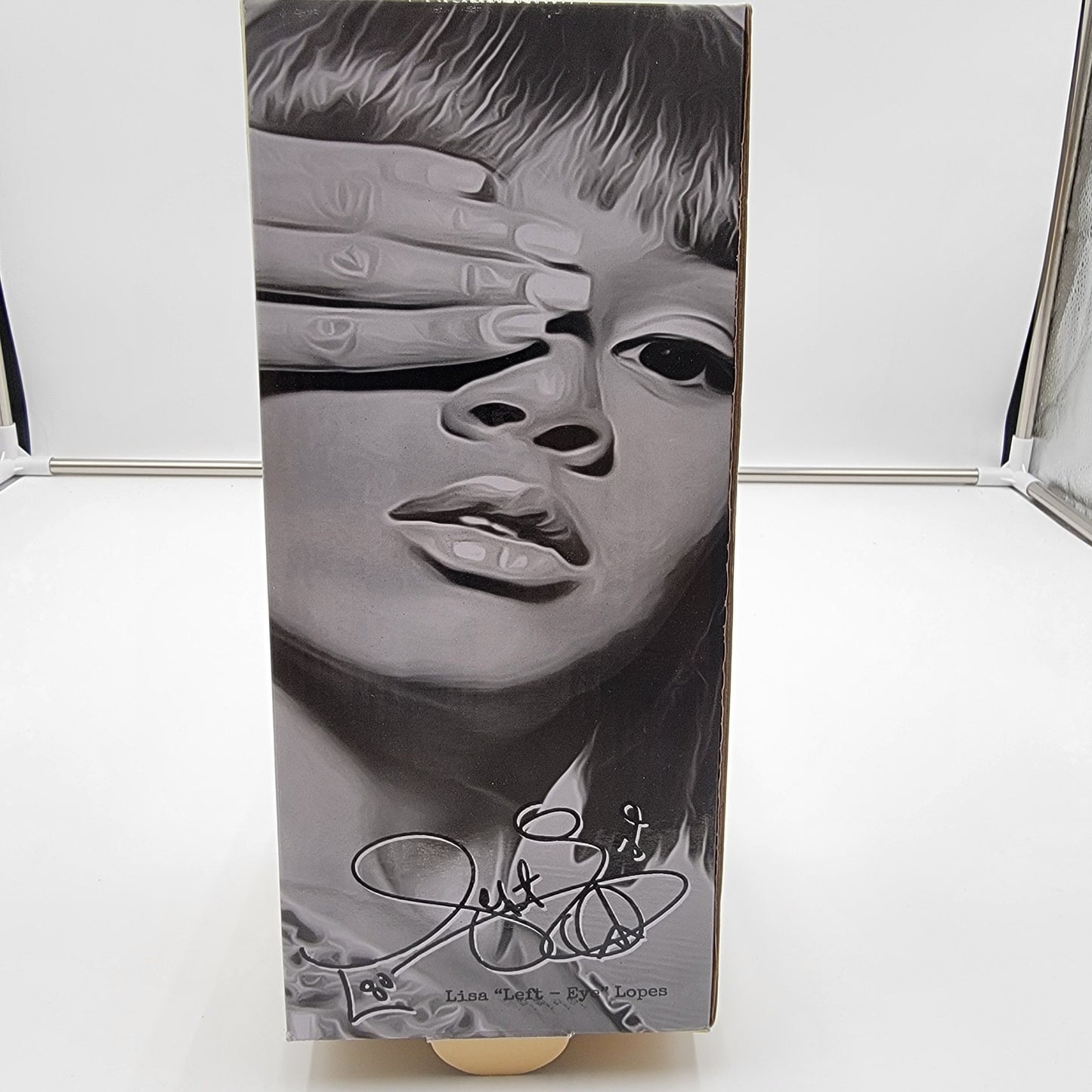 Lisa "Left Eye" Lopes Legacy Slides Cross Colours Sz 5 Women7