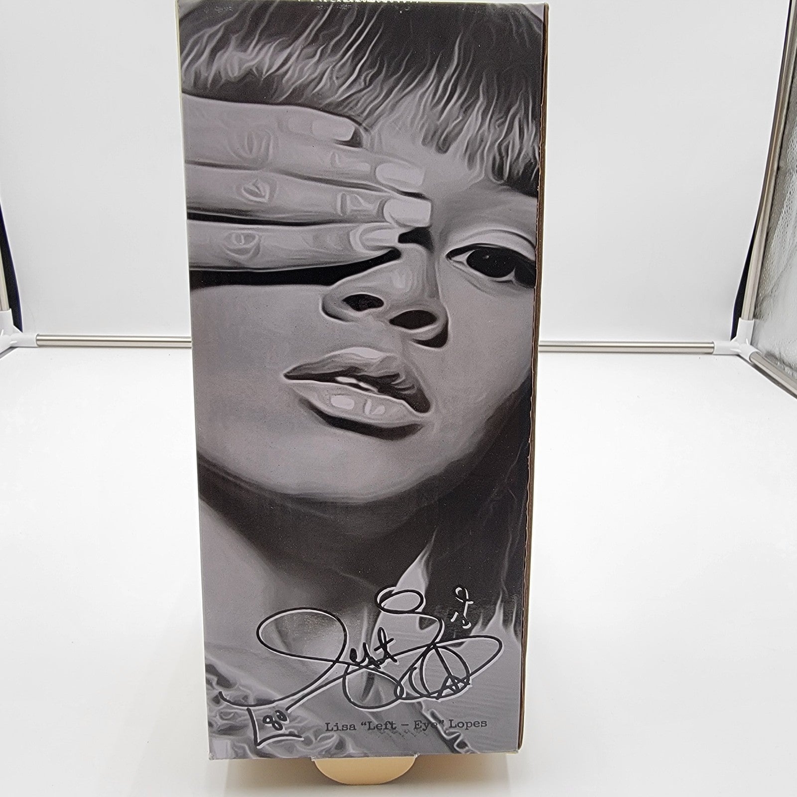 Lisa "Left Eye" Lopes Legacy Slides Cross Colours Sz 5 Women7
