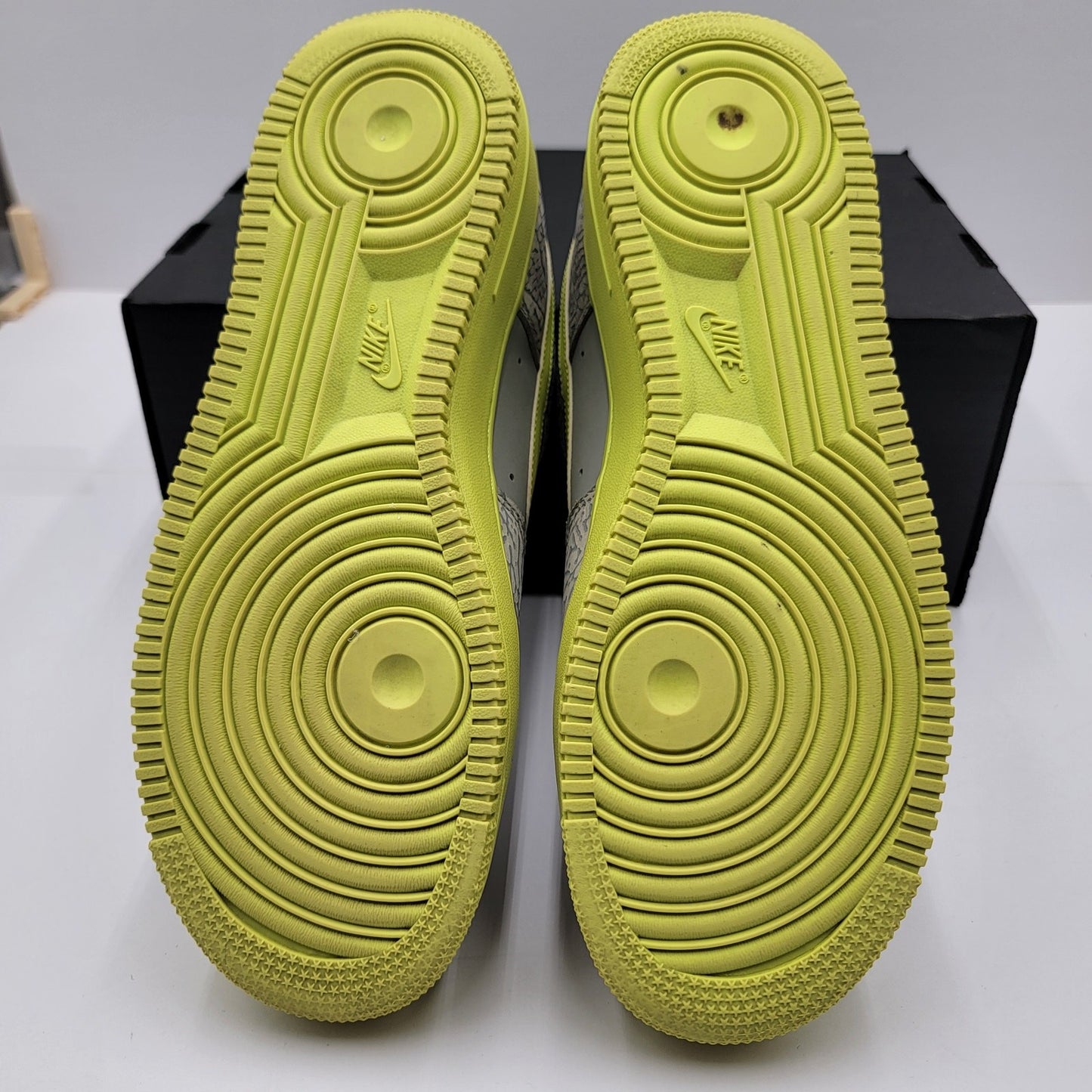 Nike Air Force 1 Low 'Elephant Volt' Mens Sz 9.5 488298 041