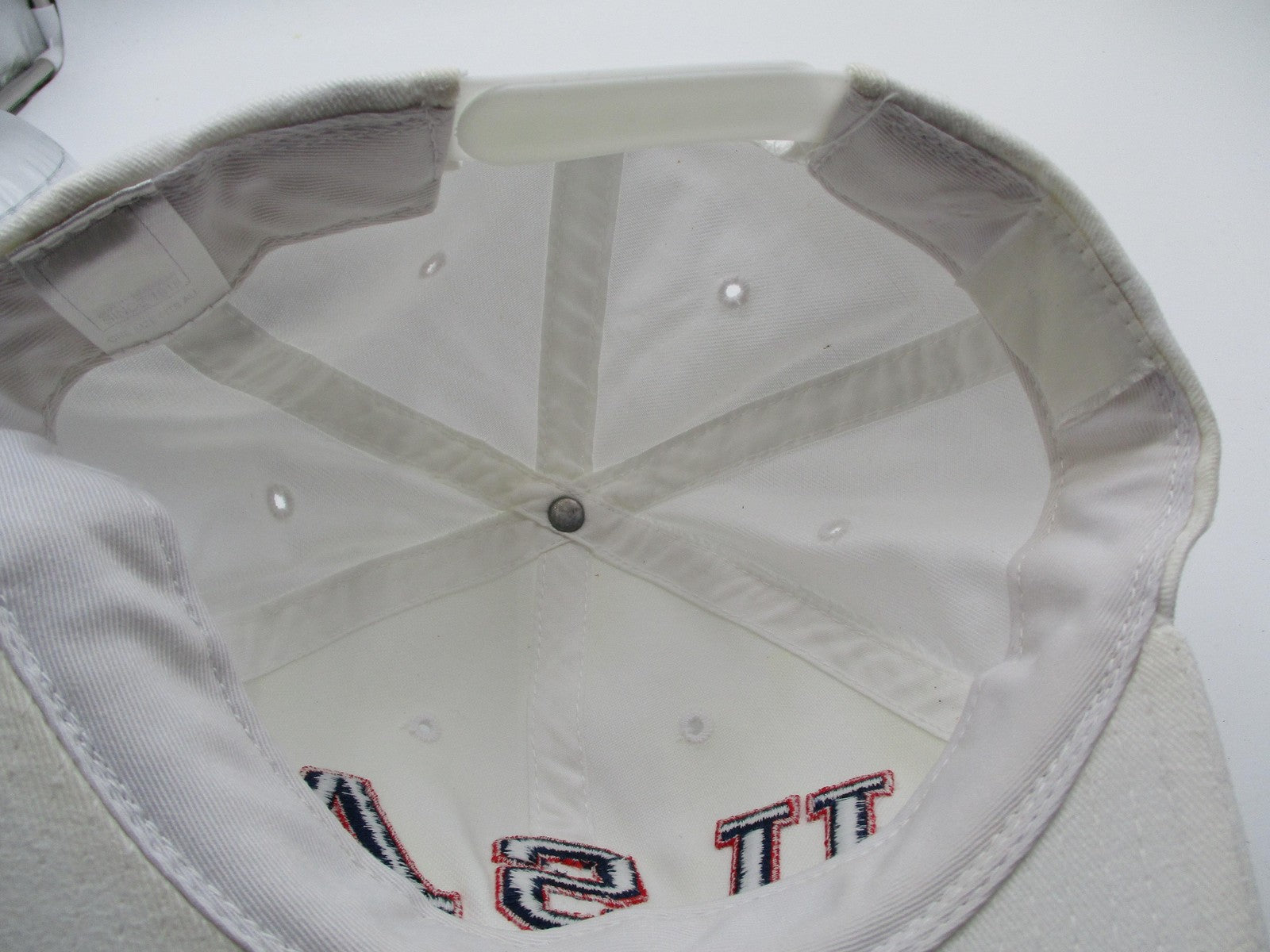 Vintage USA Hat Cap Snap Back Mens One Size White Embroidered American Needle8