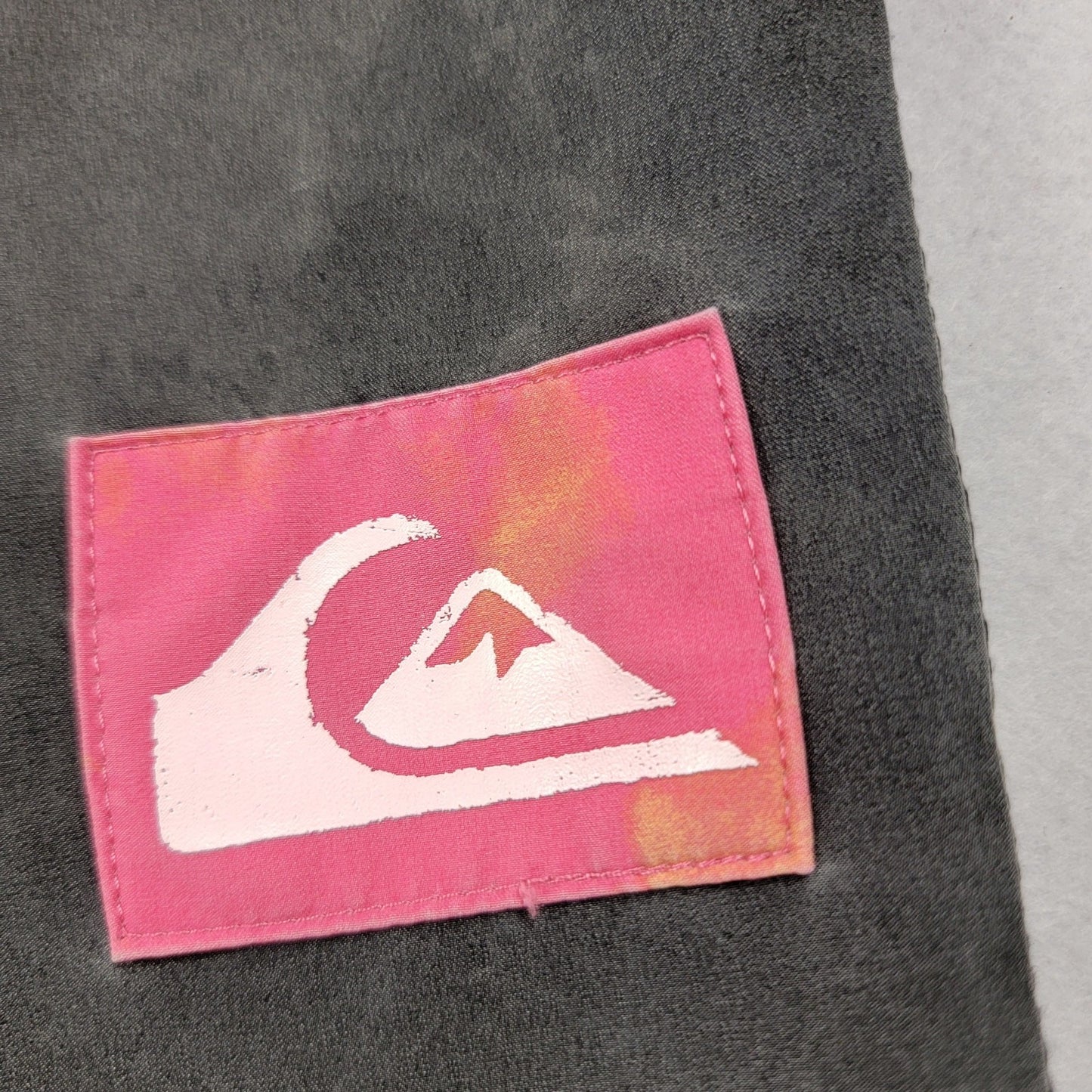 Quiksilver SurfSilk Acid Wash 18” Boardshorts Size 40 Gray Pink Logo New NWT2