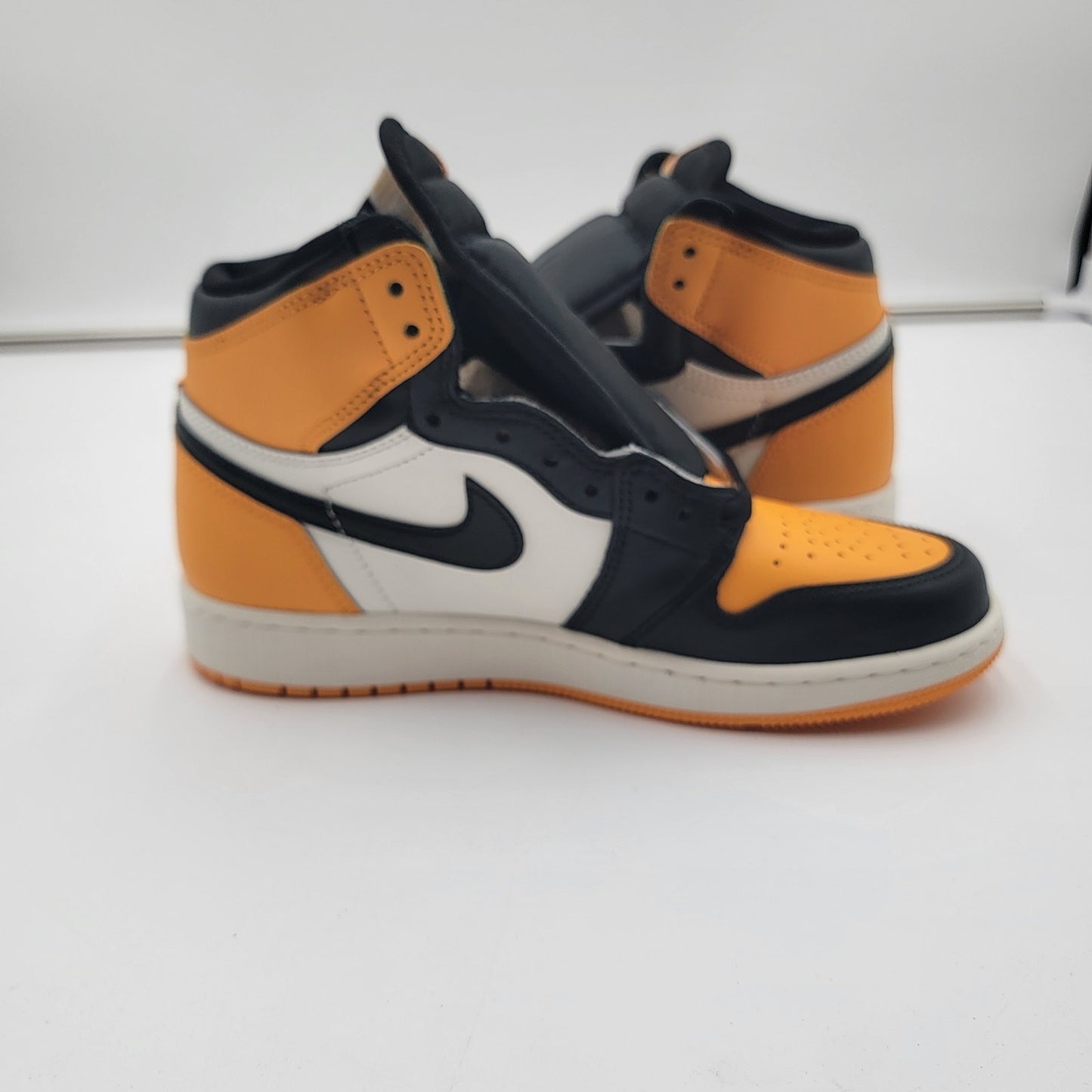 Air Jordan 1 Retro High OG GS 'Yellow Toe' Sz 5.5Y 575441-7111