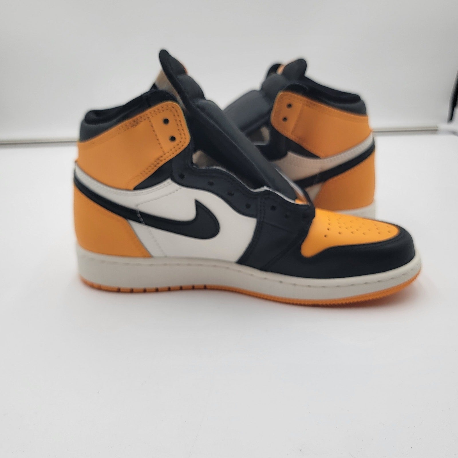 Air Jordan 1 Retro High OG GS 'Yellow Toe' Sz 5.5Y 575441-7111