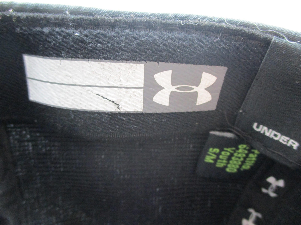 Under Armour Hat Cap Baseball Fitted Boys Medium Black UA Logo Stretch11