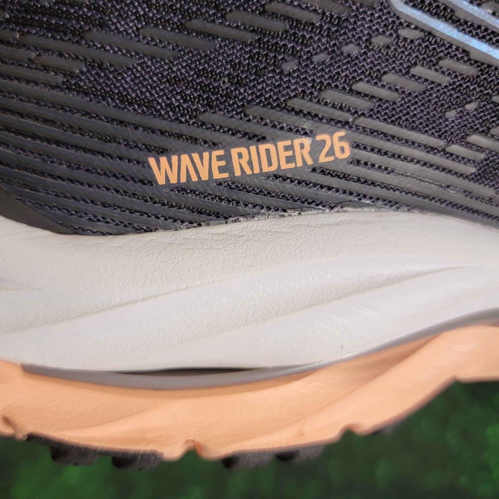 Mizuno Wave Rider 26 Women’s Running Shoes Size 11 Black White Peach (1C4)4