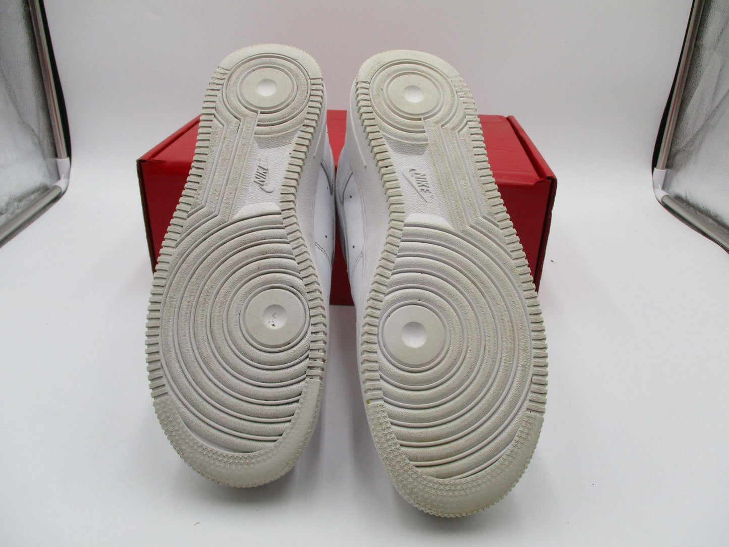 Nike Air Force 1 '07 Mens Size 9.5 White Leather AF1 Sneakers CW2288111 1D58