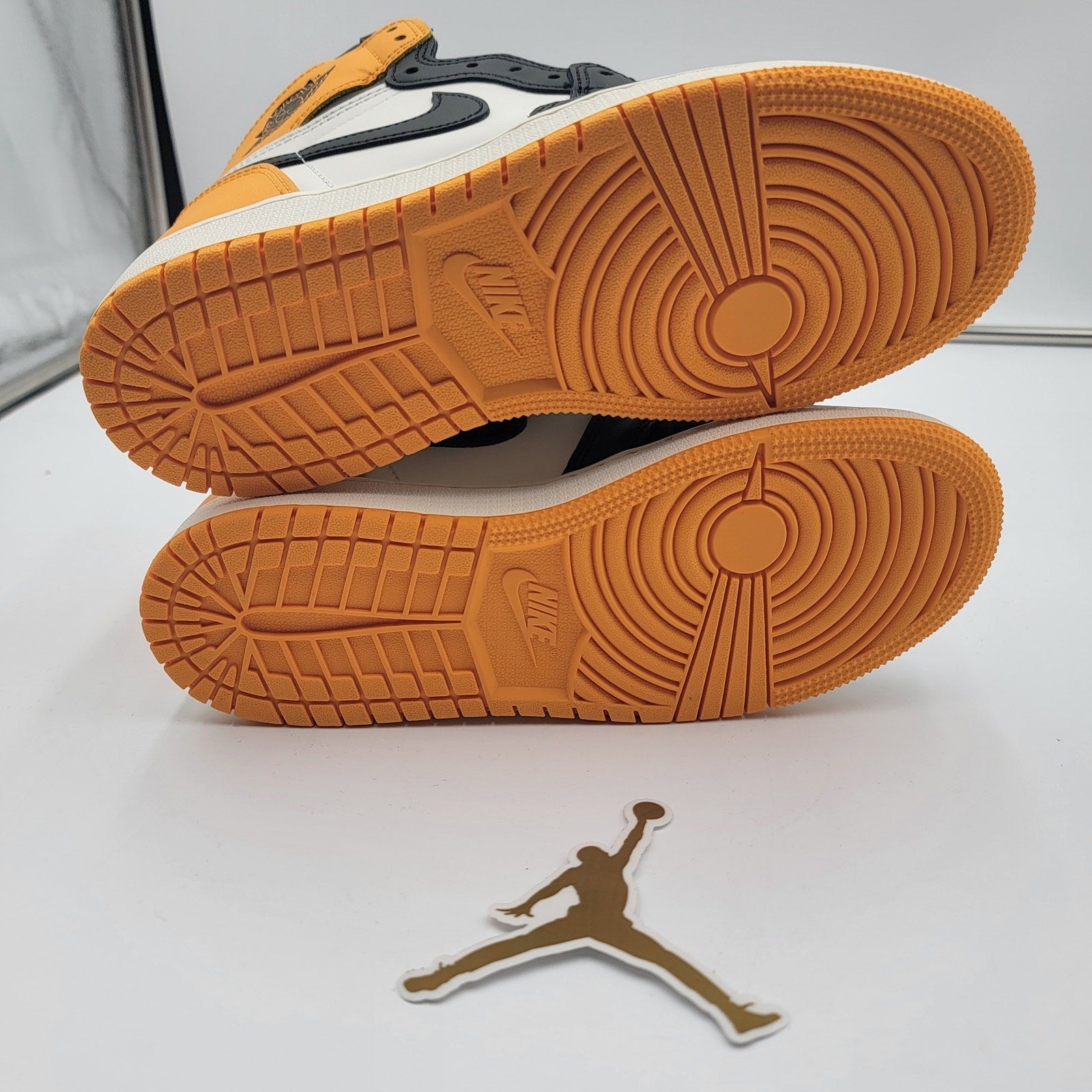 Air Jordan 1 Retro High OG GS 'Yellow Toe' Sz 5.5Y 575441-7115