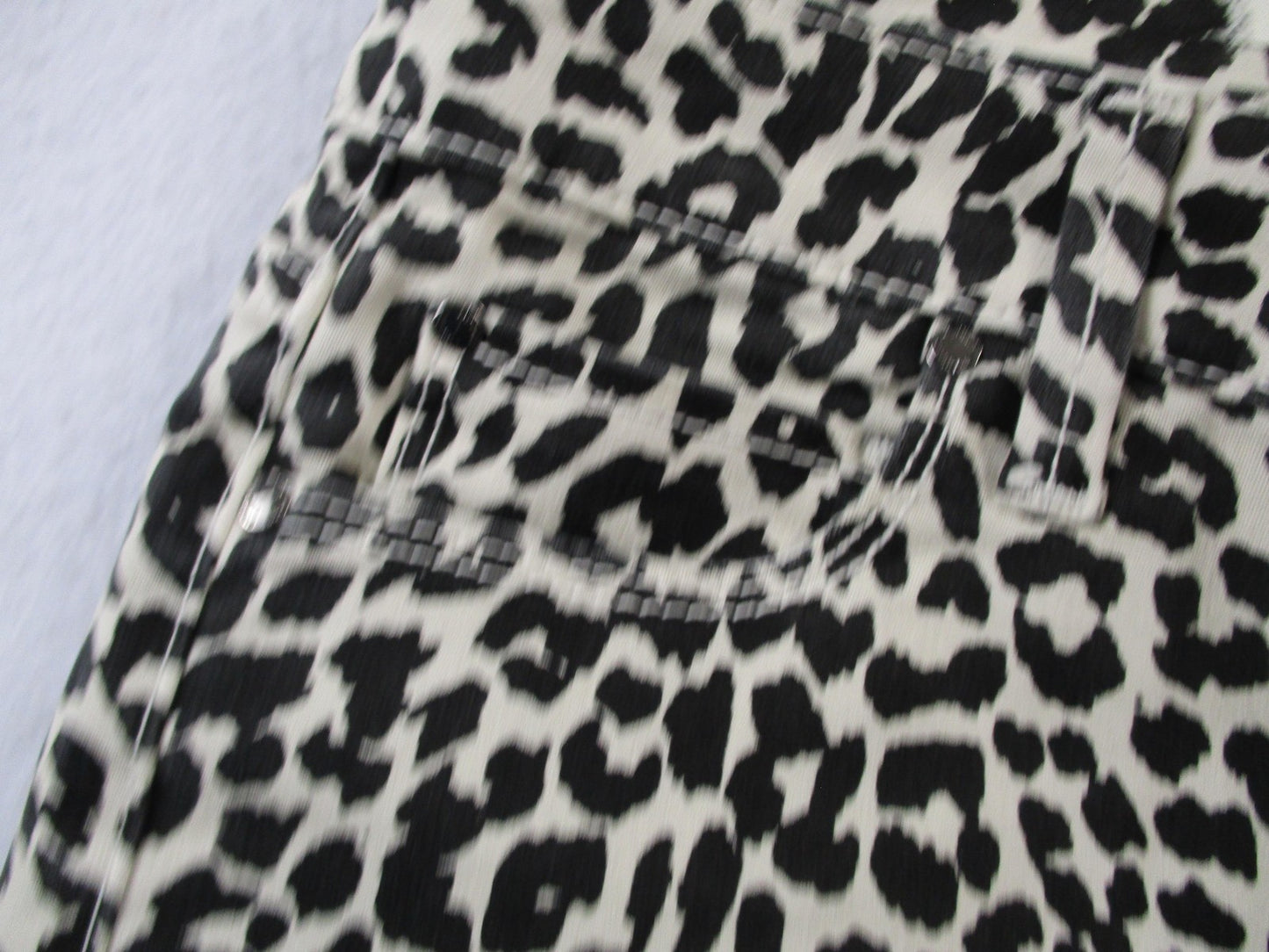 Fidelity Cali Jeans Womens 26 White Pearl Leopard Sateen Mid Rise Straight 14382