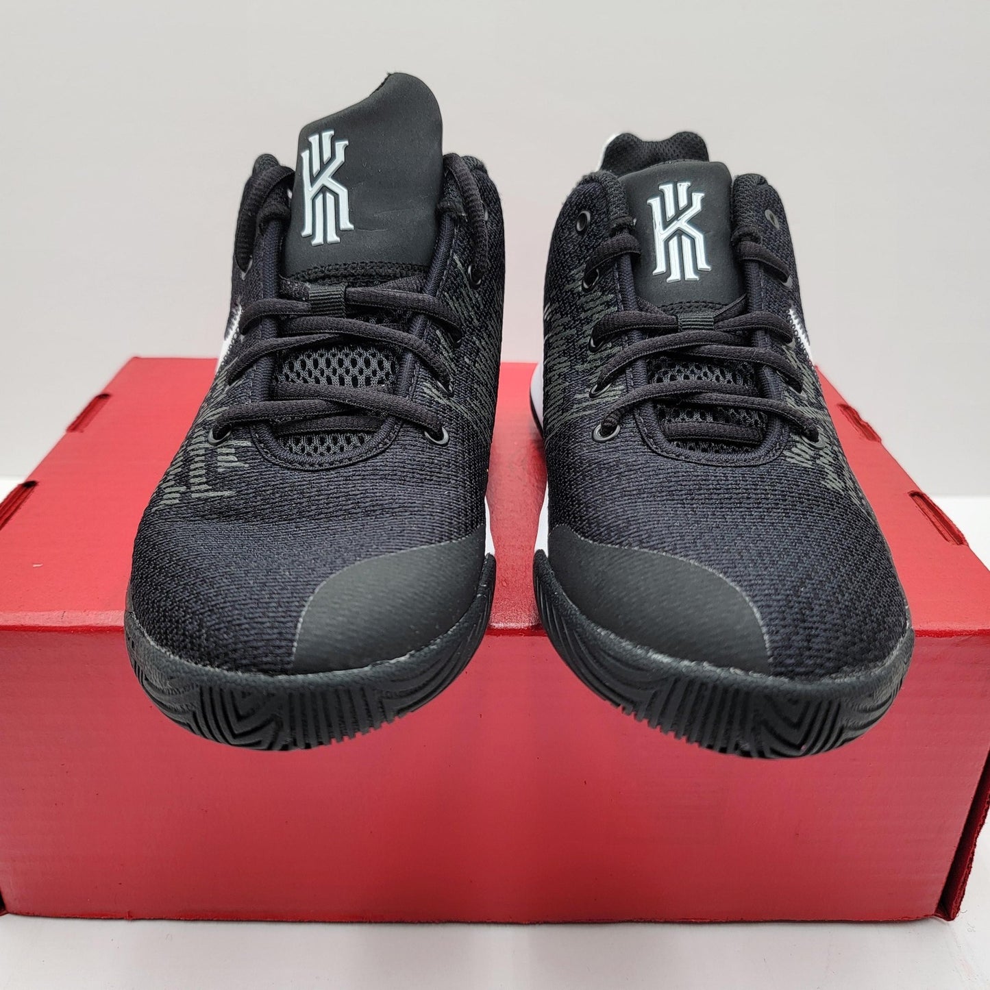 Nike Kyrie Flytrap II Shoes Mens Size 6.5Y Basketball AQ3412001