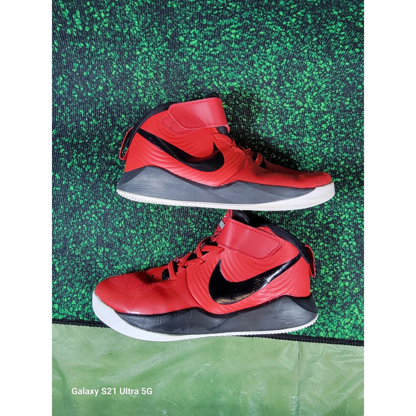 Nike Team Hustle D9 PS 'University Red' Sz 2Y AQ42256001