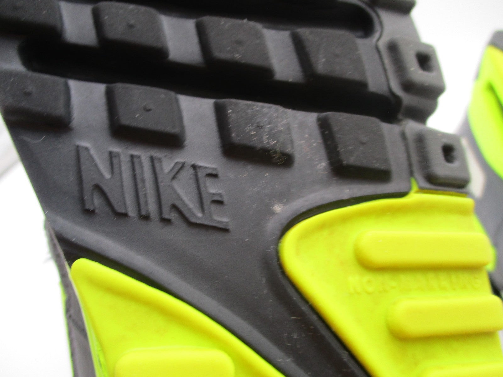 Nike Air Max 90 Shoes Youth Size 5.5Y Black Volt Running Sneakers 833412-023 1T812