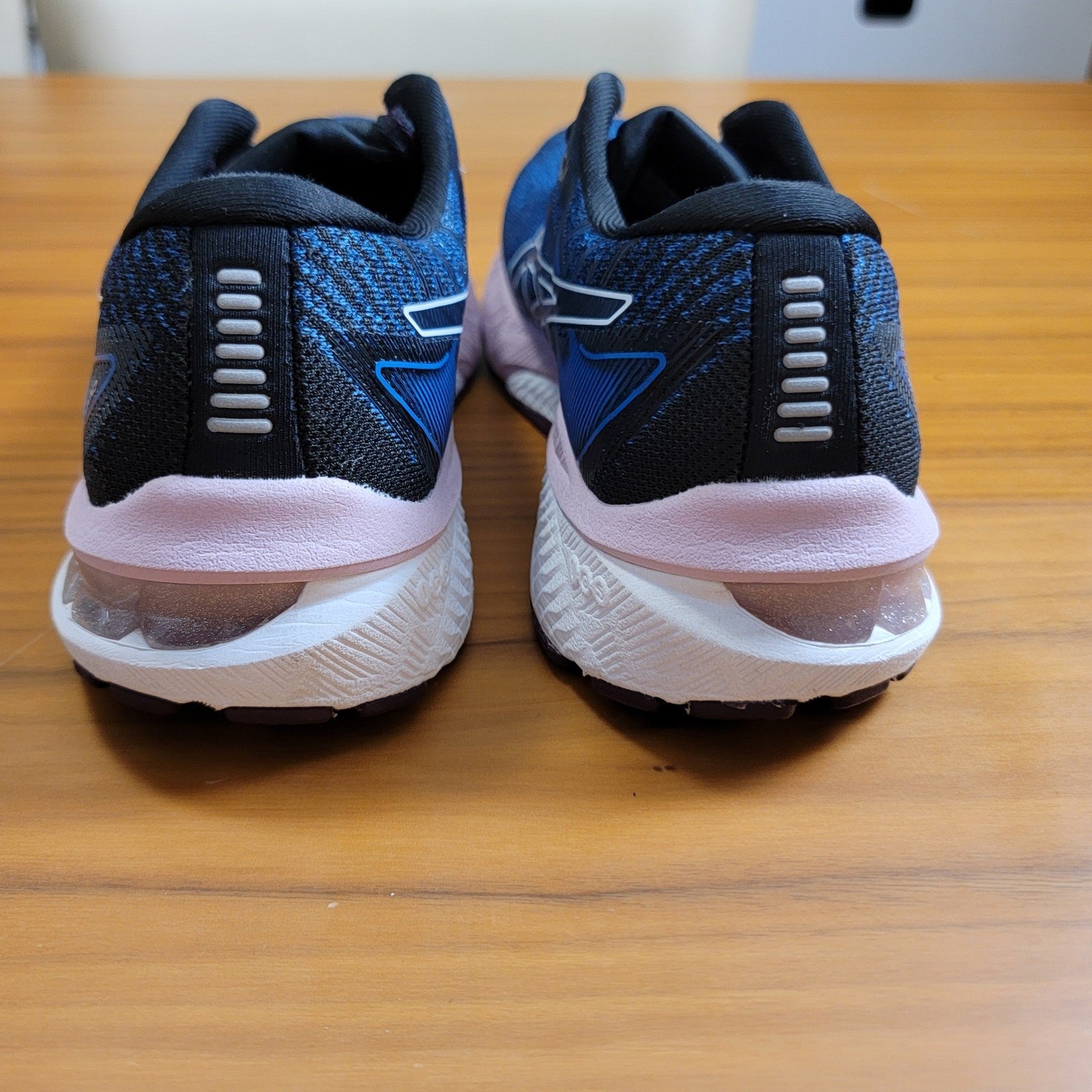 ASICS Wmns GT 2000 10 Lake Drive White Sz 7.5 1012B045 402