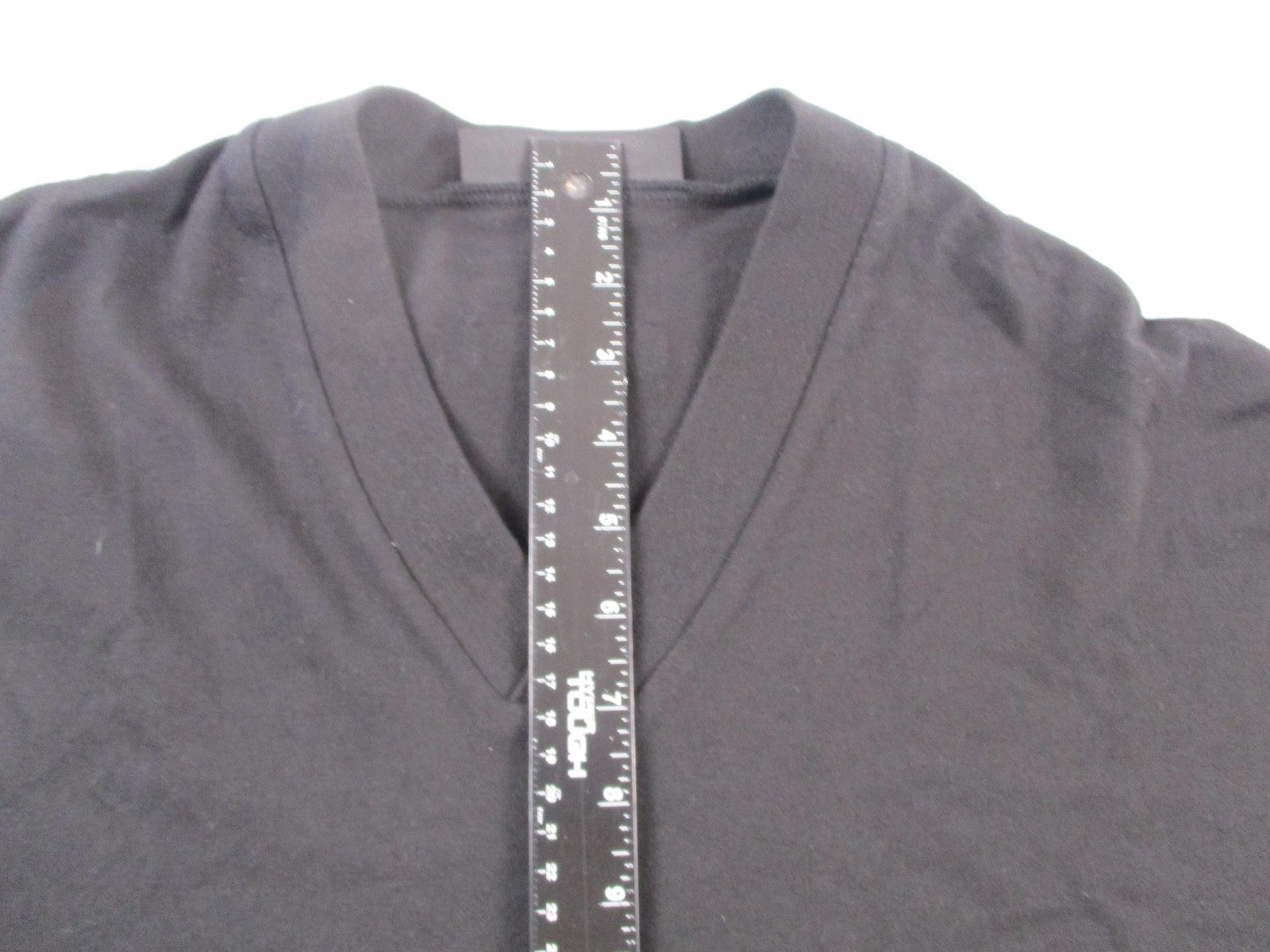 Fear Of God Essentials Shirt Mens Medium Black VNeck Logo Streetwear Tee 13467