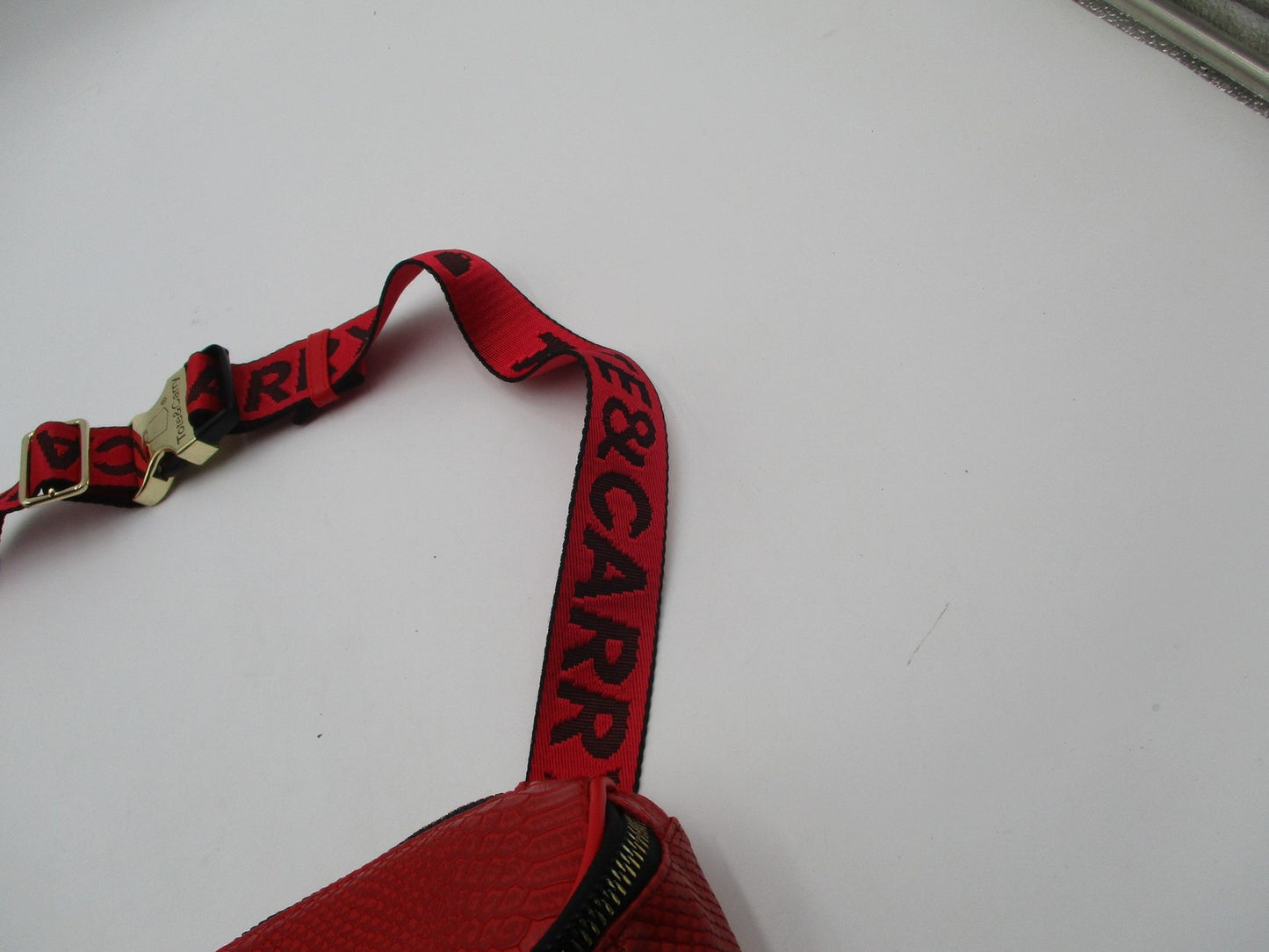 Tote&Carry Belt Bag Womens Small Red Snakeskin Faux Leather Fanny Pack Zipper4