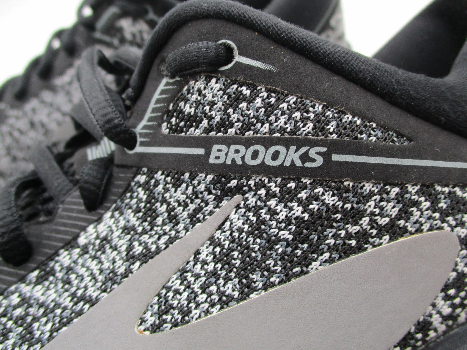 Brooks Launch 5 Shoes Mens Size 11 Black White Running DNA Cushion Sneakers5