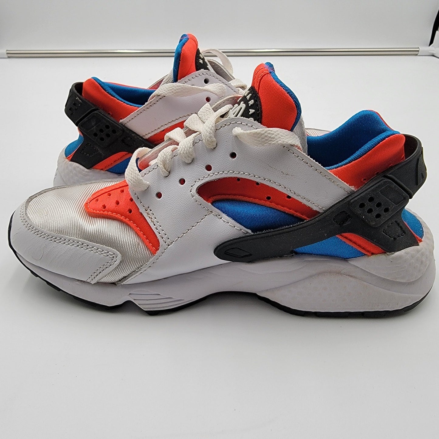 Nike Wmns Air Huarache 'White Bright Crimson' Sz 6 DV2220100