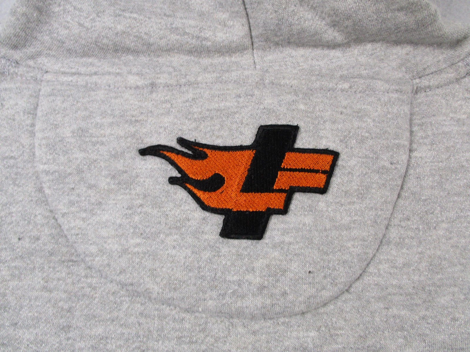 D73 USA Hot Wheels Hoodie Mens Medium Gray Pullover Fleece Embroidered Logo 129310