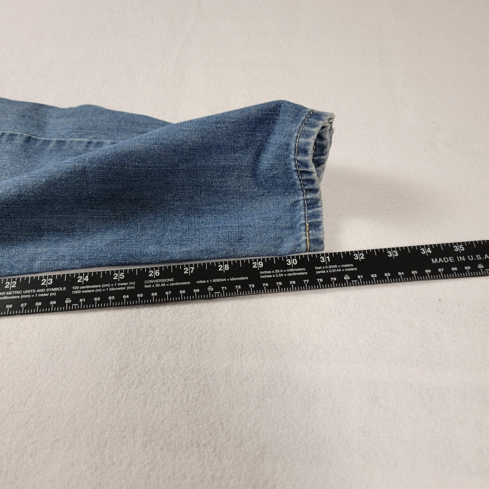 Levis 505 Jeans Mens 32x32 Straight Fit Denim Classic Medium Wash Distressed 9616