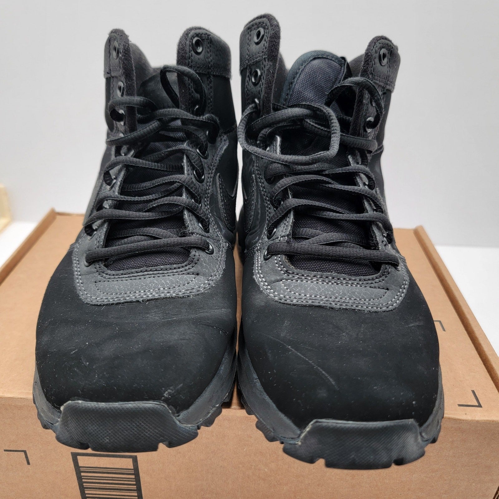 Nike Manoadome 'Triple Black' Mens Sz 9.5 844358 003