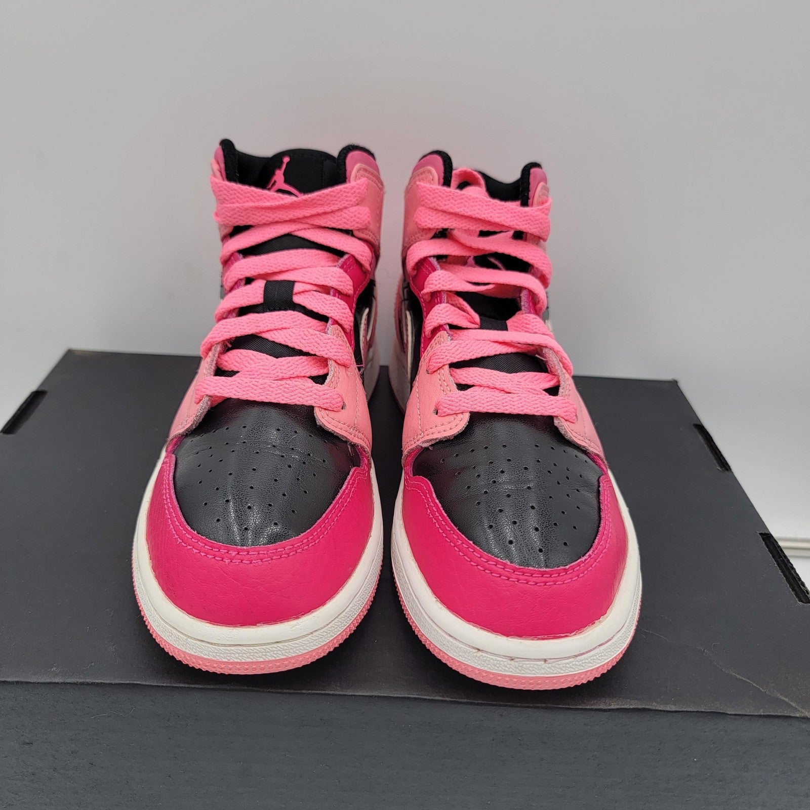 Air Jordan 1 Mid GS 'Coral Chalk' Youth Size 4.5Y Basketball 554725-662