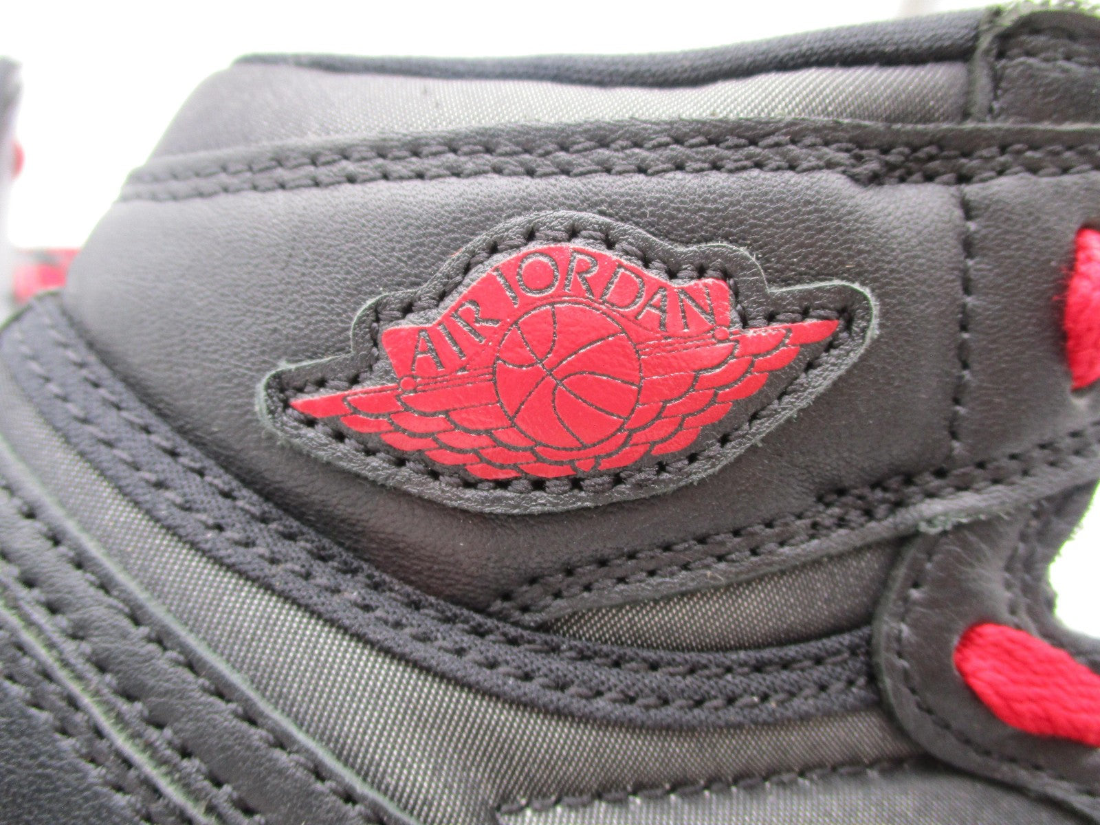 Nike Air Jordan 1 Mid Shoes Youth Size 6.5Y Black Red Basketball 575441060 1K810
