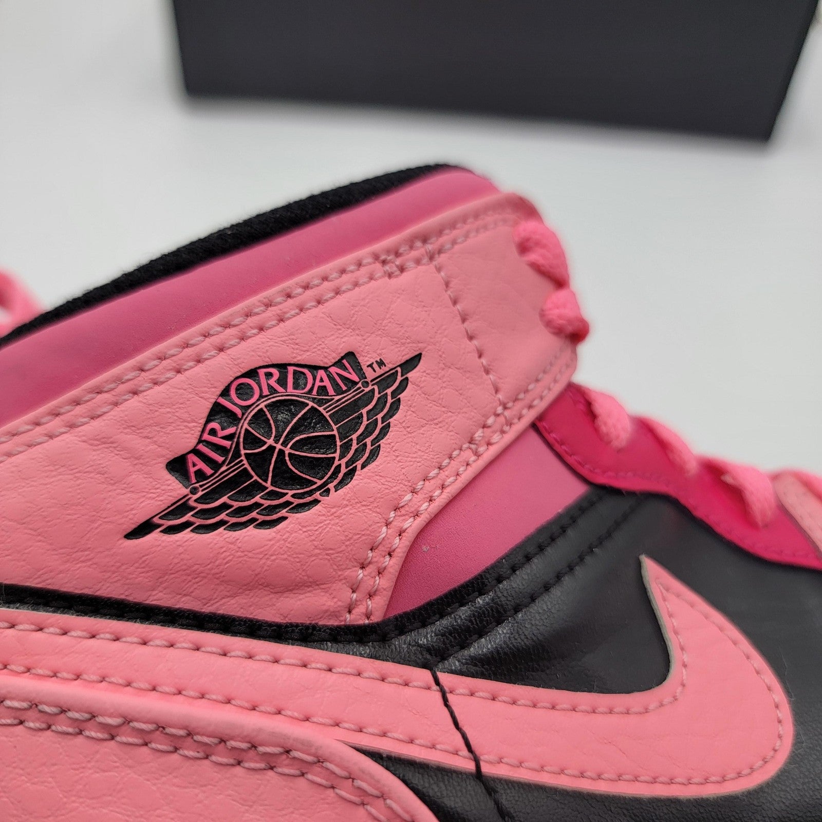 Air Jordan 1 Mid GS 'Coral Chalk' Youth Size 4.5Y Basketball 554725-662